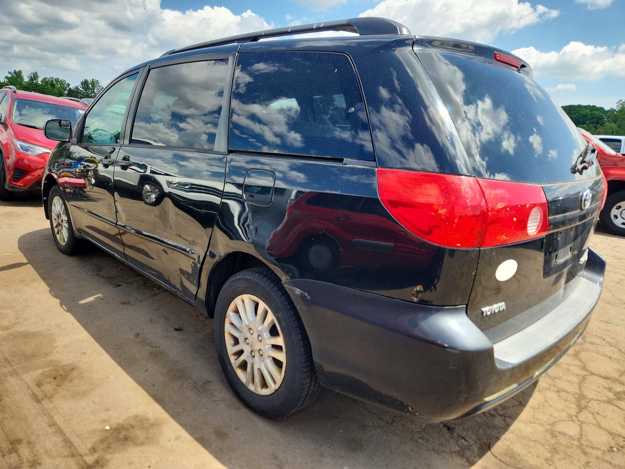 2009 Toyota Sienna Le Black vin: 5TDBK23C39S027529