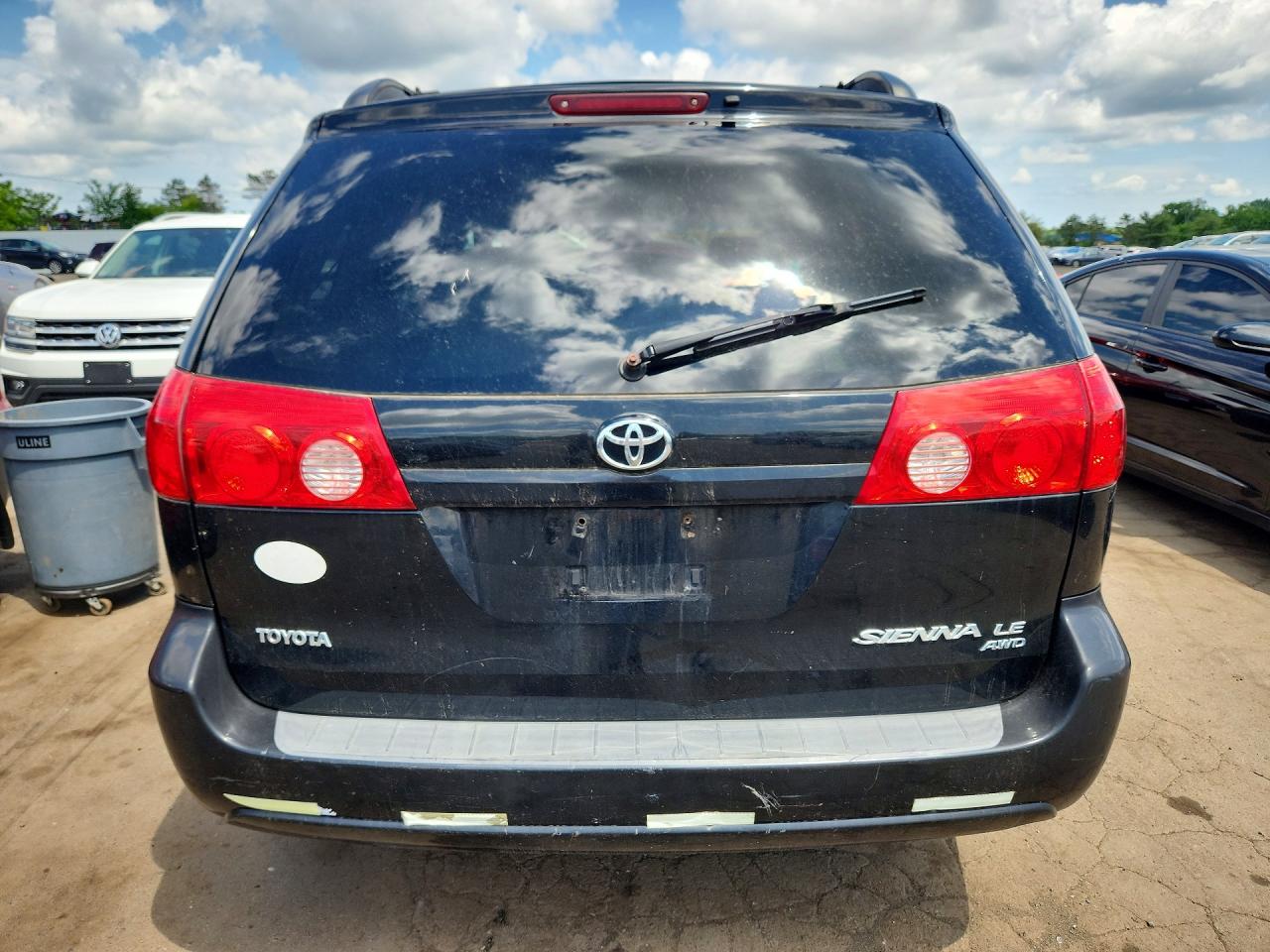 2009 Toyota Sienna Le Black vin: 5TDBK23C39S027529