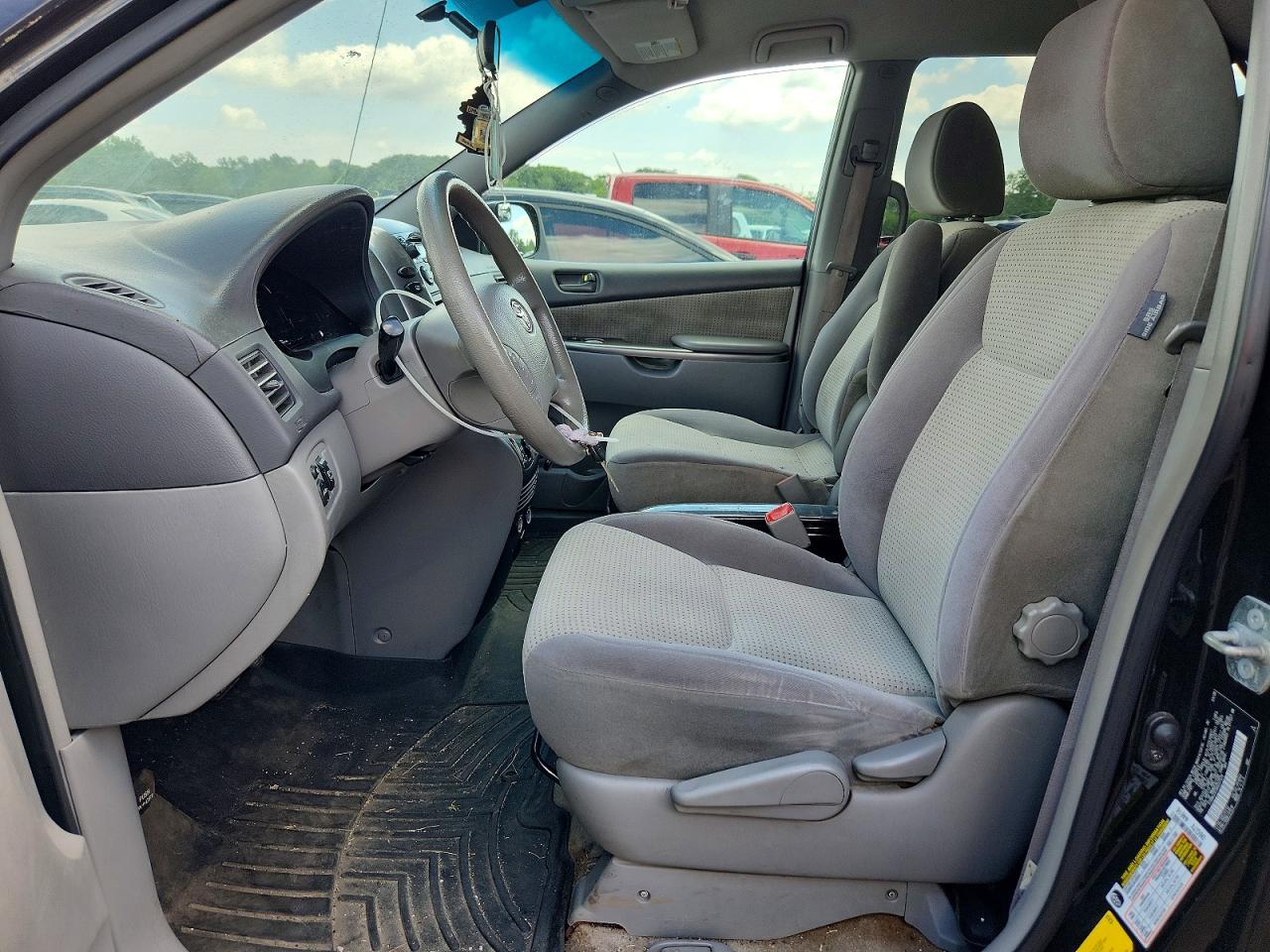 2009 Toyota Sienna Le Black vin: 5TDBK23C39S027529