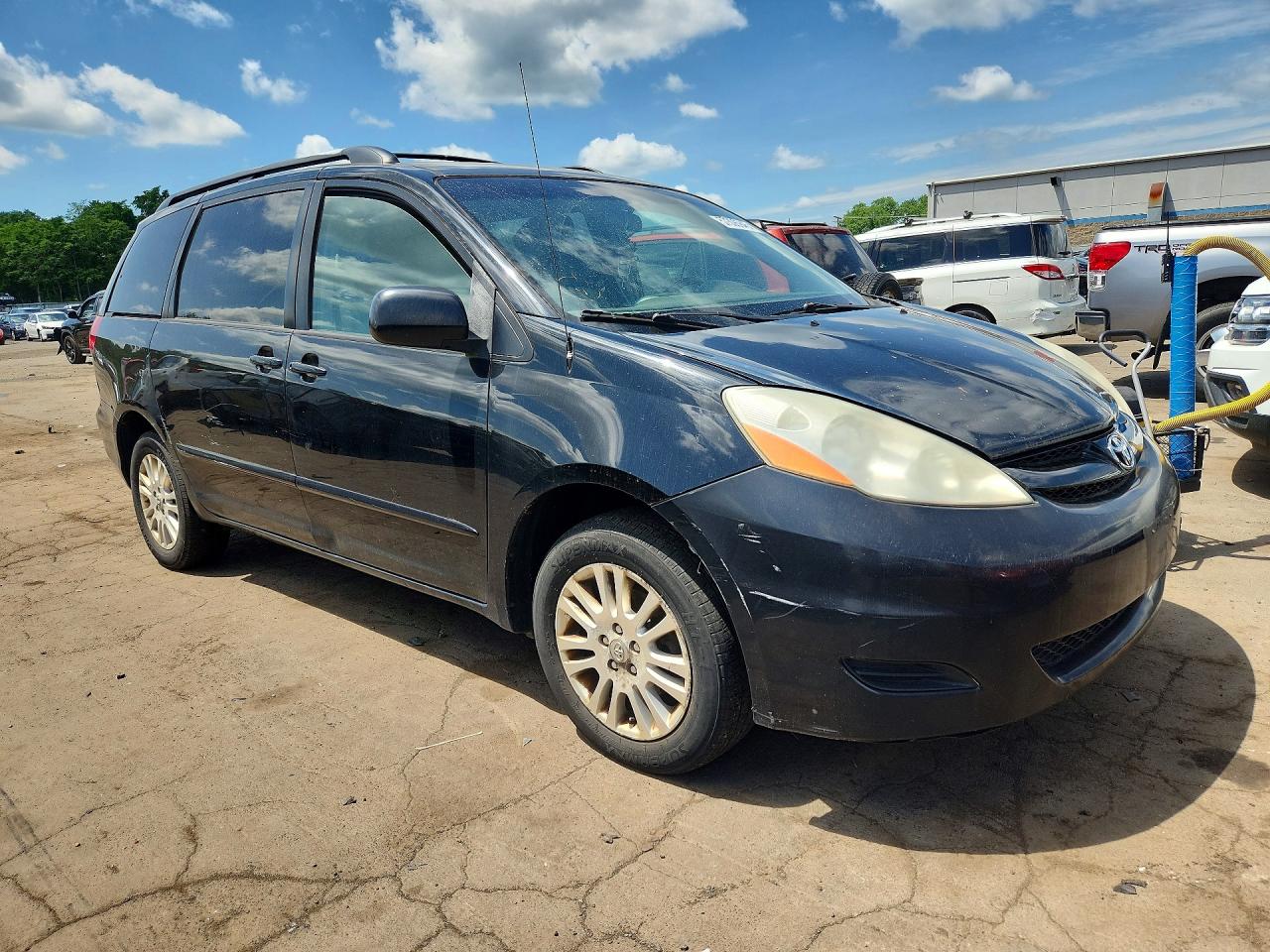 2009 Toyota Sienna Le Black vin: 5TDBK23C39S027529