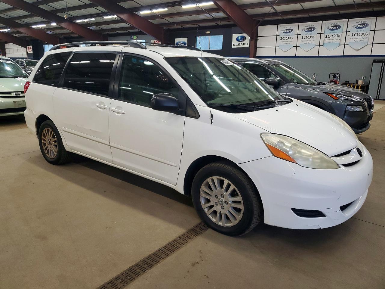 2007 Toyota Sienna Le Белый vin: 5TDBK23C47S003012