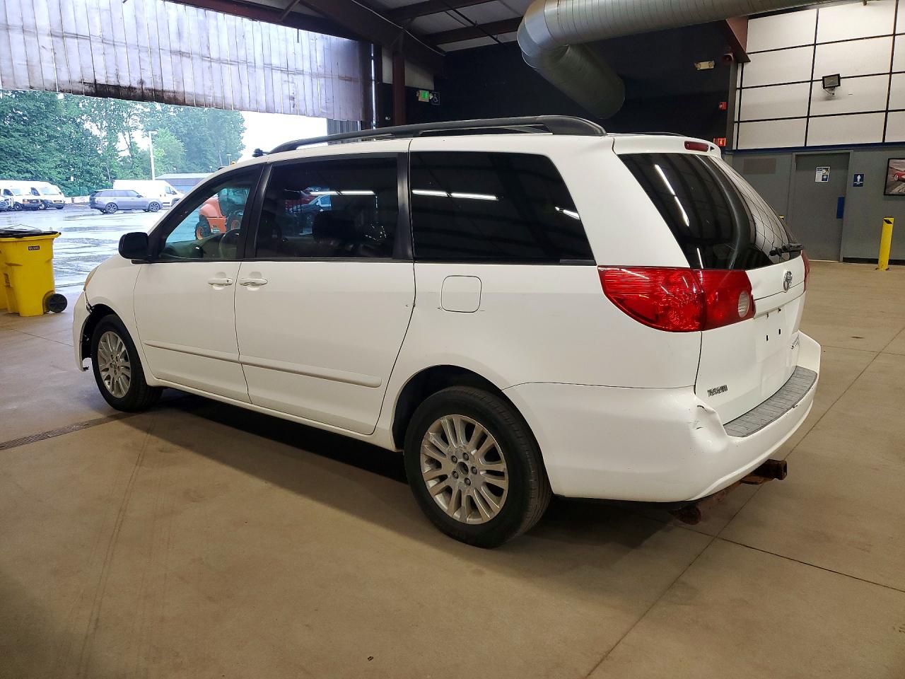 2007 Toyota Sienna Le Белый vin: 5TDBK23C47S003012