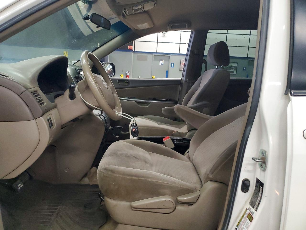 2007 Toyota Sienna Le Белый vin: 5TDBK23C47S003012