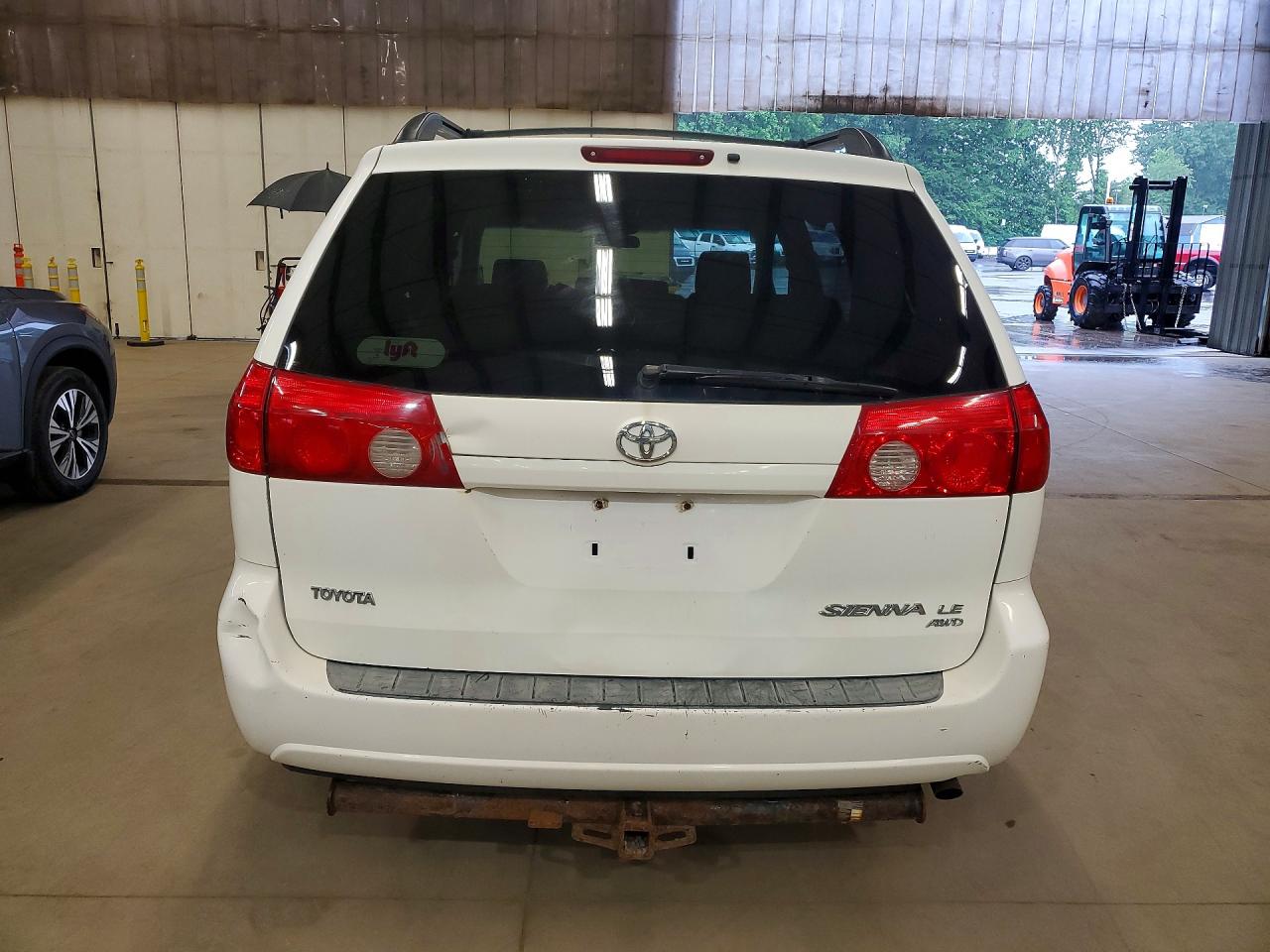 2007 Toyota Sienna Le Белый vin: 5TDBK23C47S003012