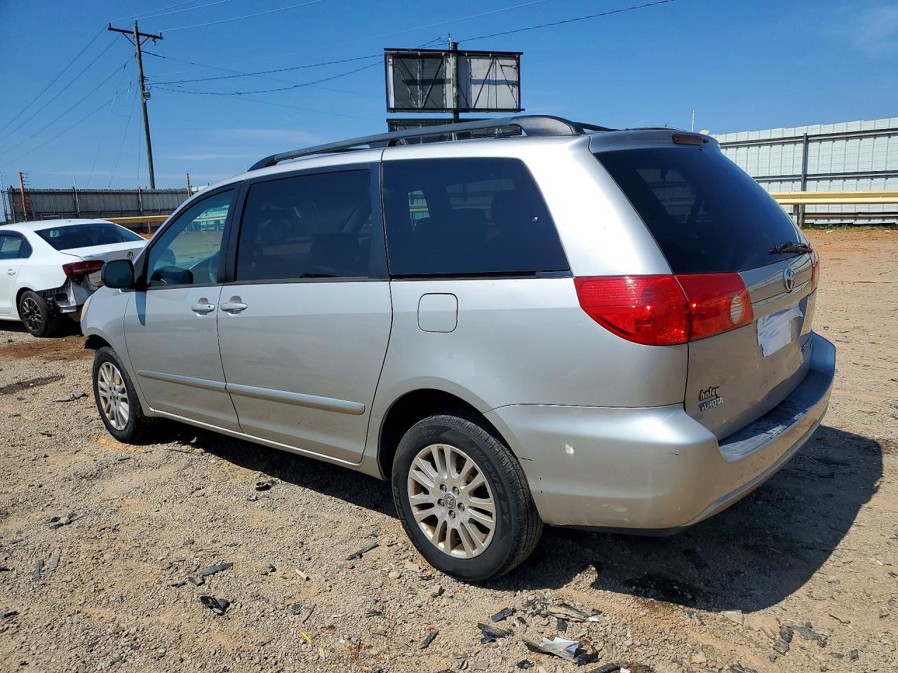 2008 Toyota Sienna Le Gray vin: 5TDBK23C58S014103