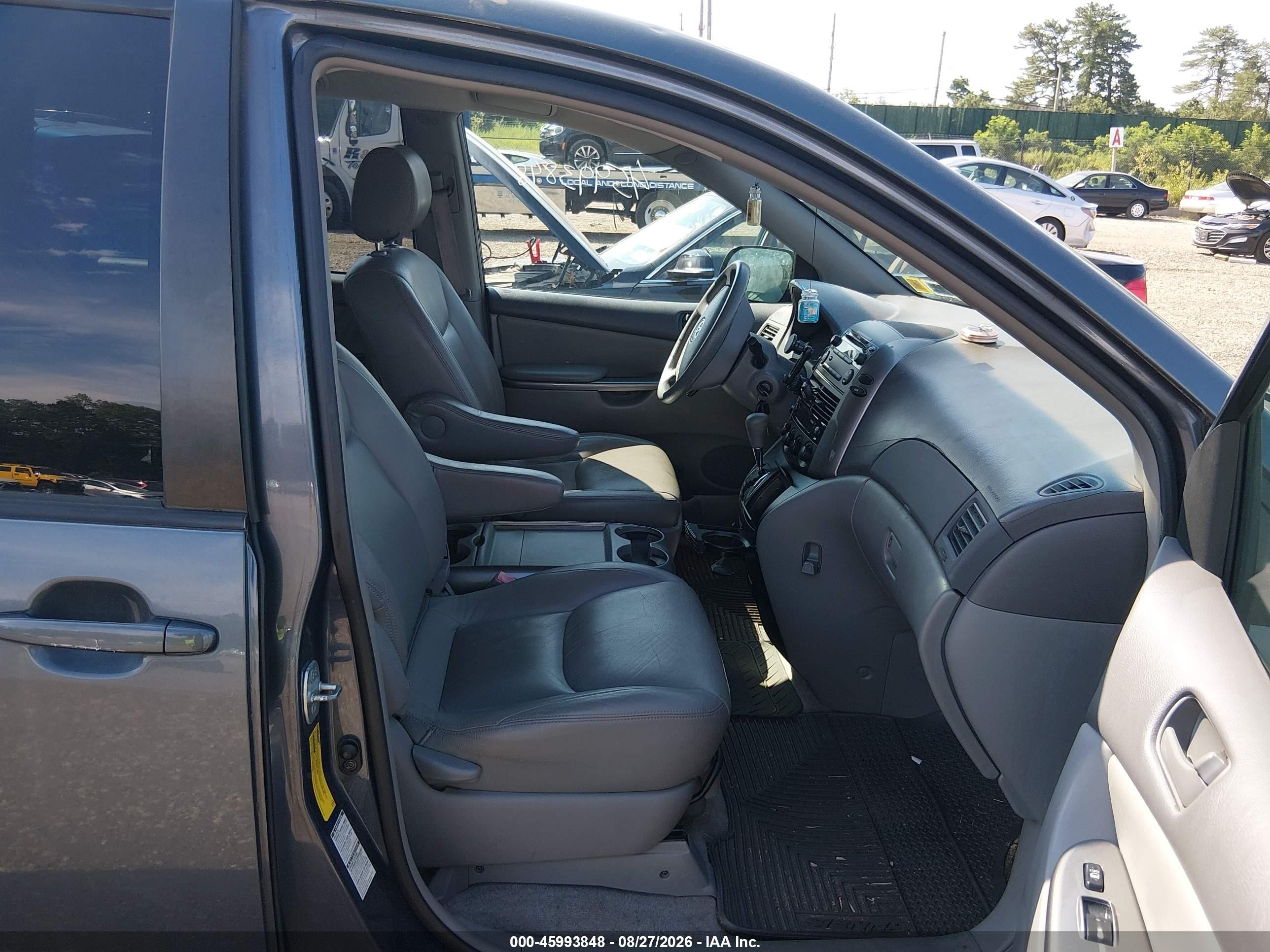 2008 Toyota Sienna Le Gray vin: 5TDBK23C68S022176