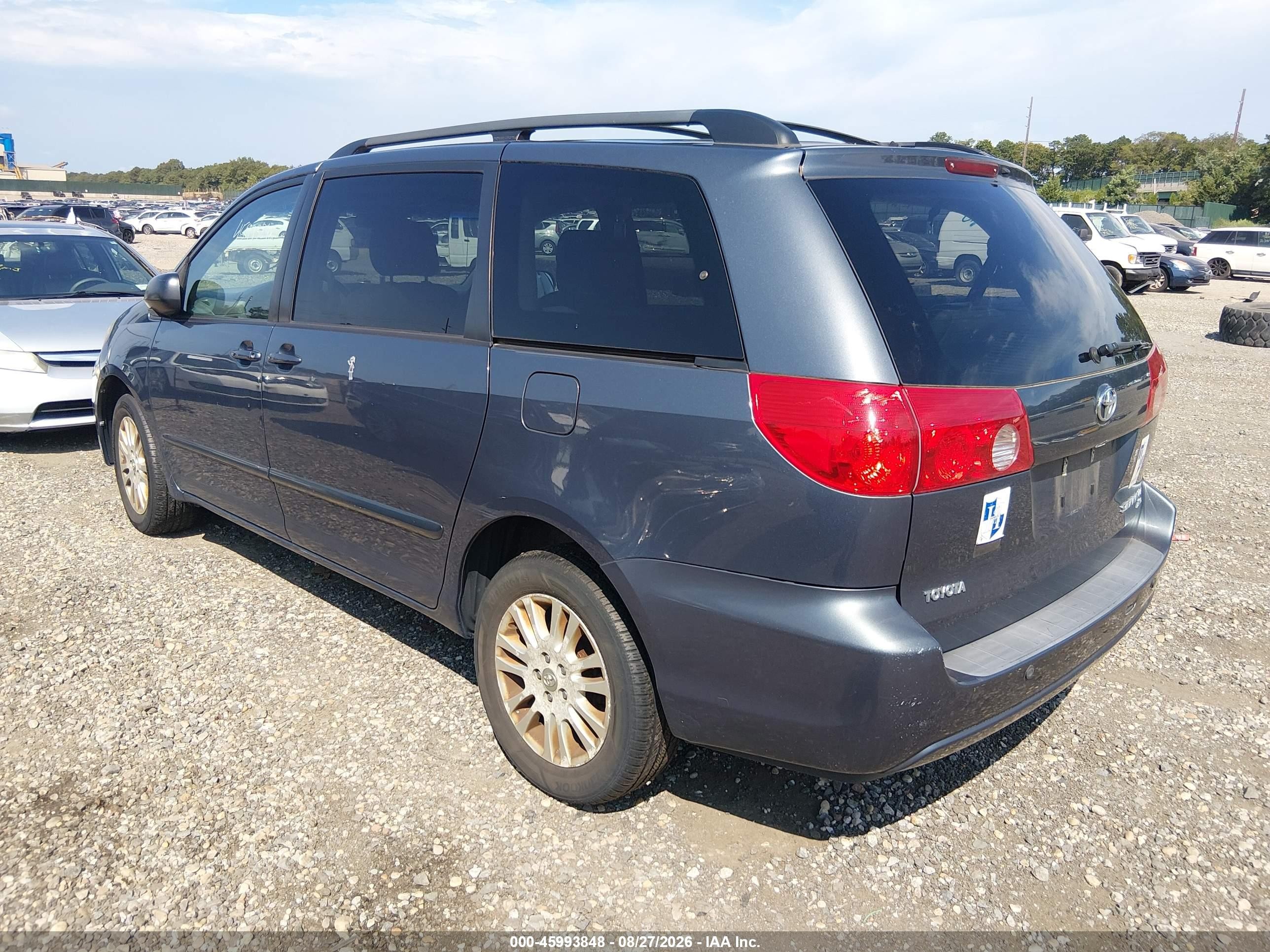2008 Toyota Sienna Le Gray vin: 5TDBK23C68S022176