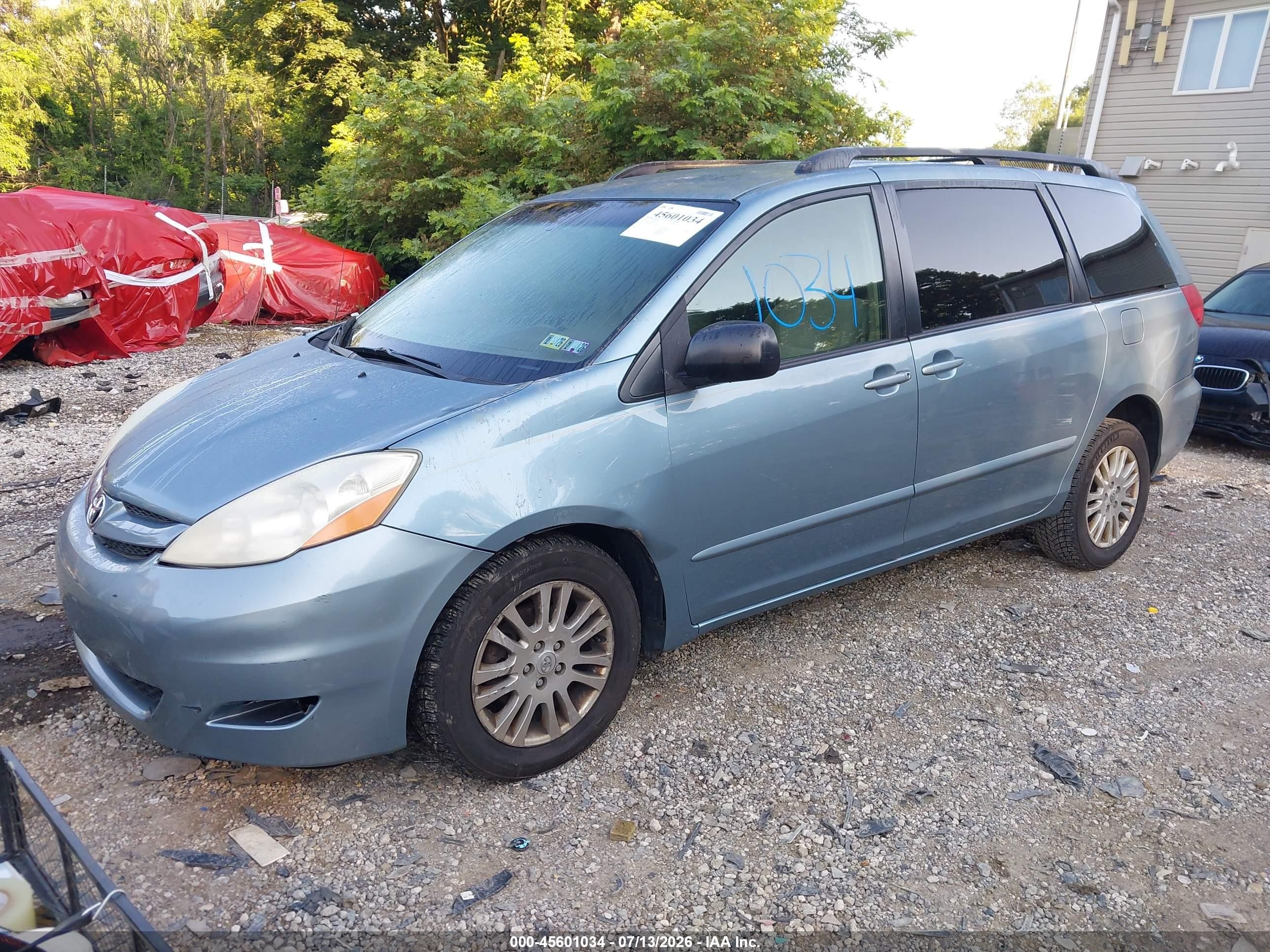 2008 Toyota Sienna Le Blue vin: 5TDBK23C78S015947