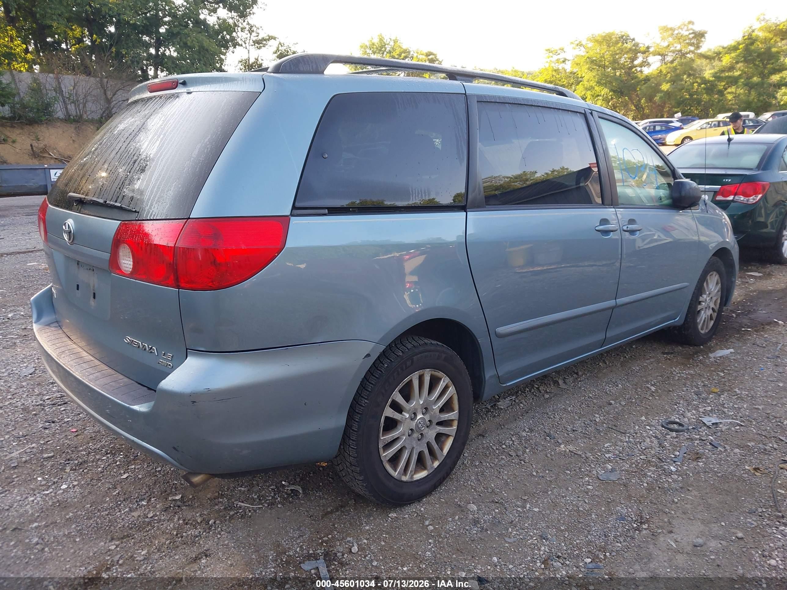 2008 Toyota Sienna Le Blue vin: 5TDBK23C78S015947