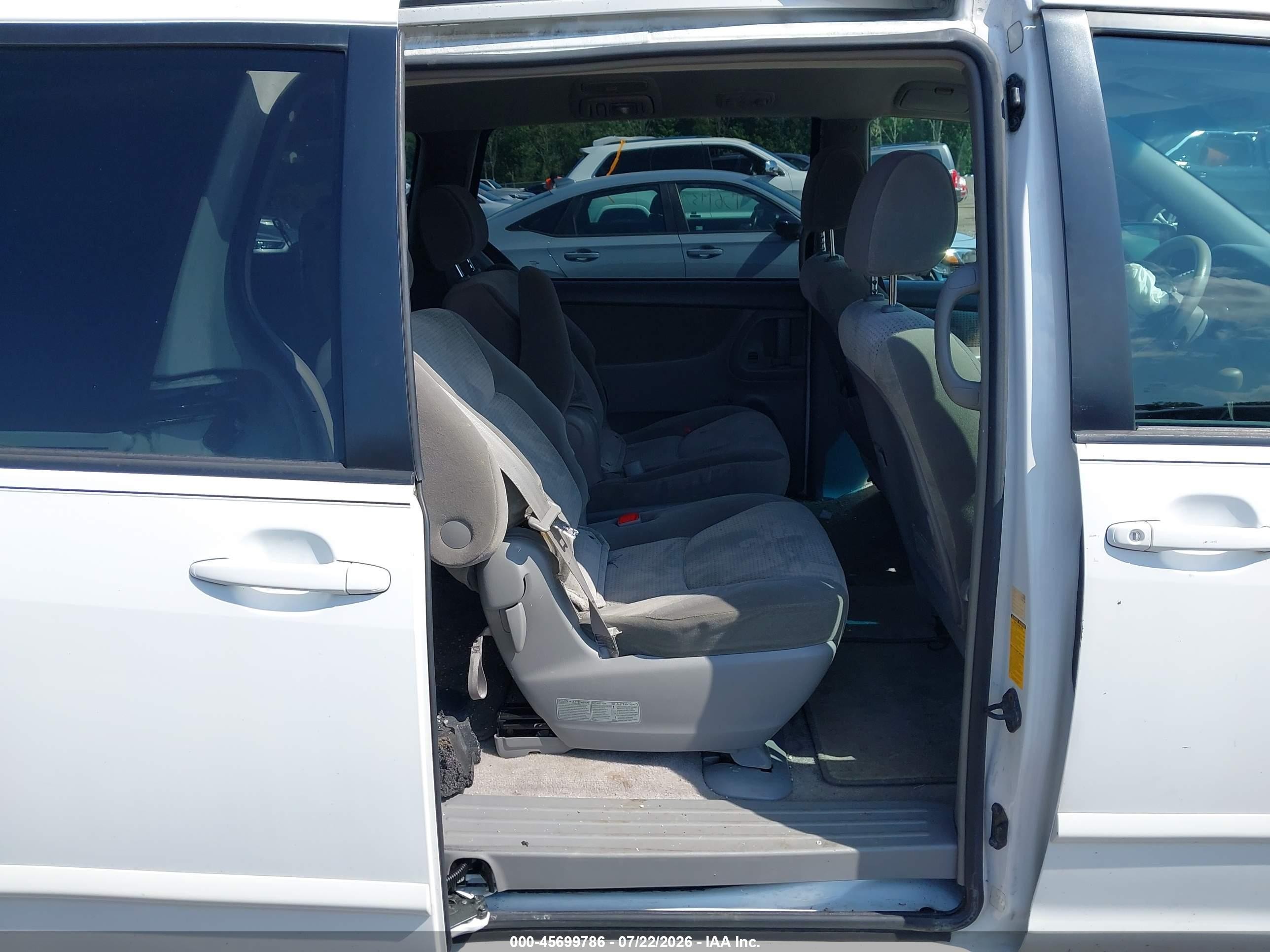 2008 Toyota Sienna Le Белый vin: 5TDBK23C78S017052