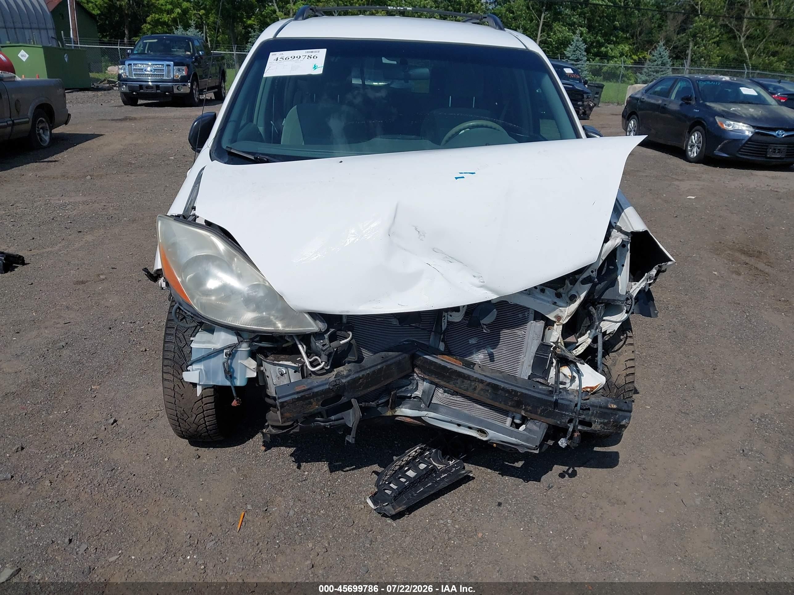 2008 Toyota Sienna Le Белый vin: 5TDBK23C78S017052