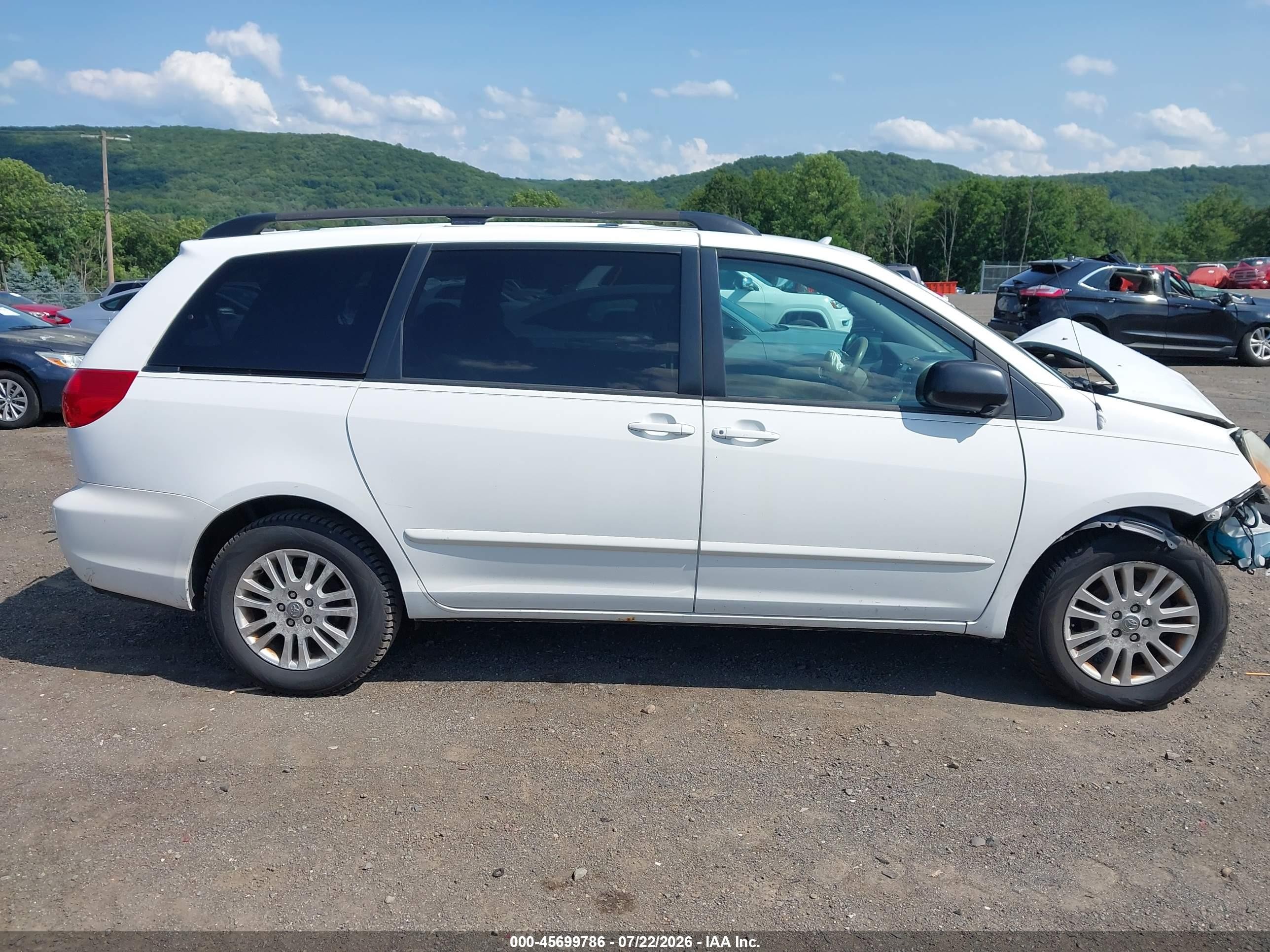 2008 Toyota Sienna Le Белый vin: 5TDBK23C78S017052