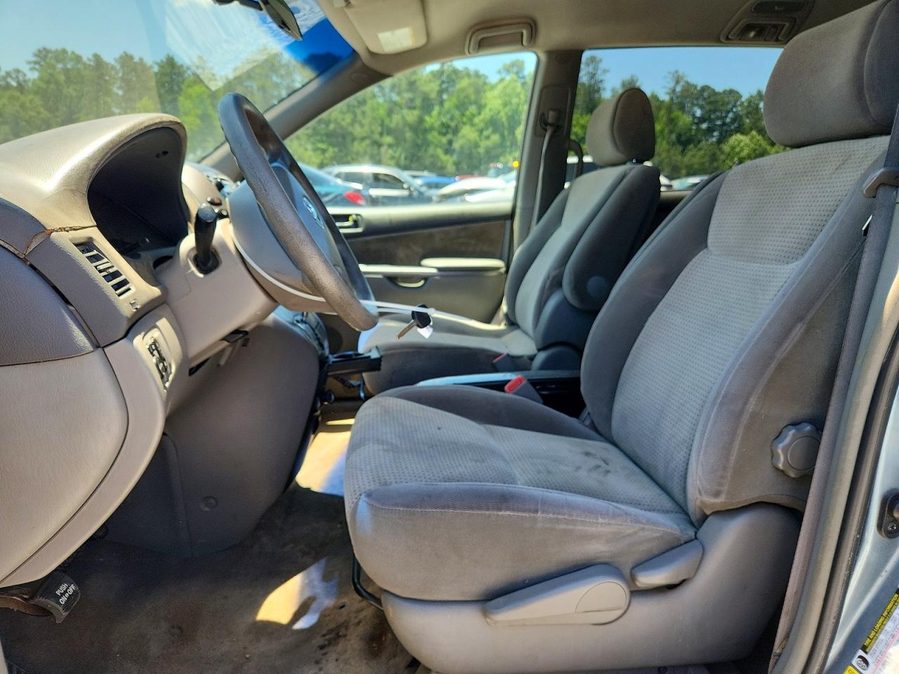 2007 Toyota Sienna Le Gray vin: 5TDBK23C87S008746