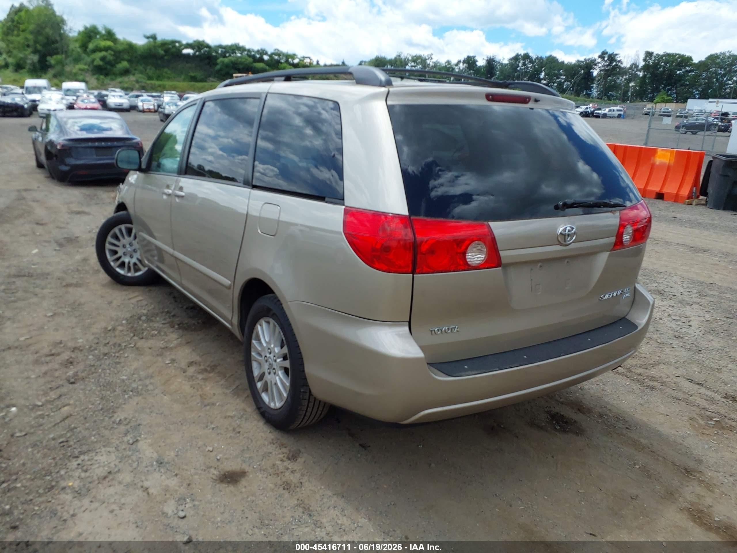 2008 Toyota Sienna Le Beige vin: 5TDBK23C88S012197
