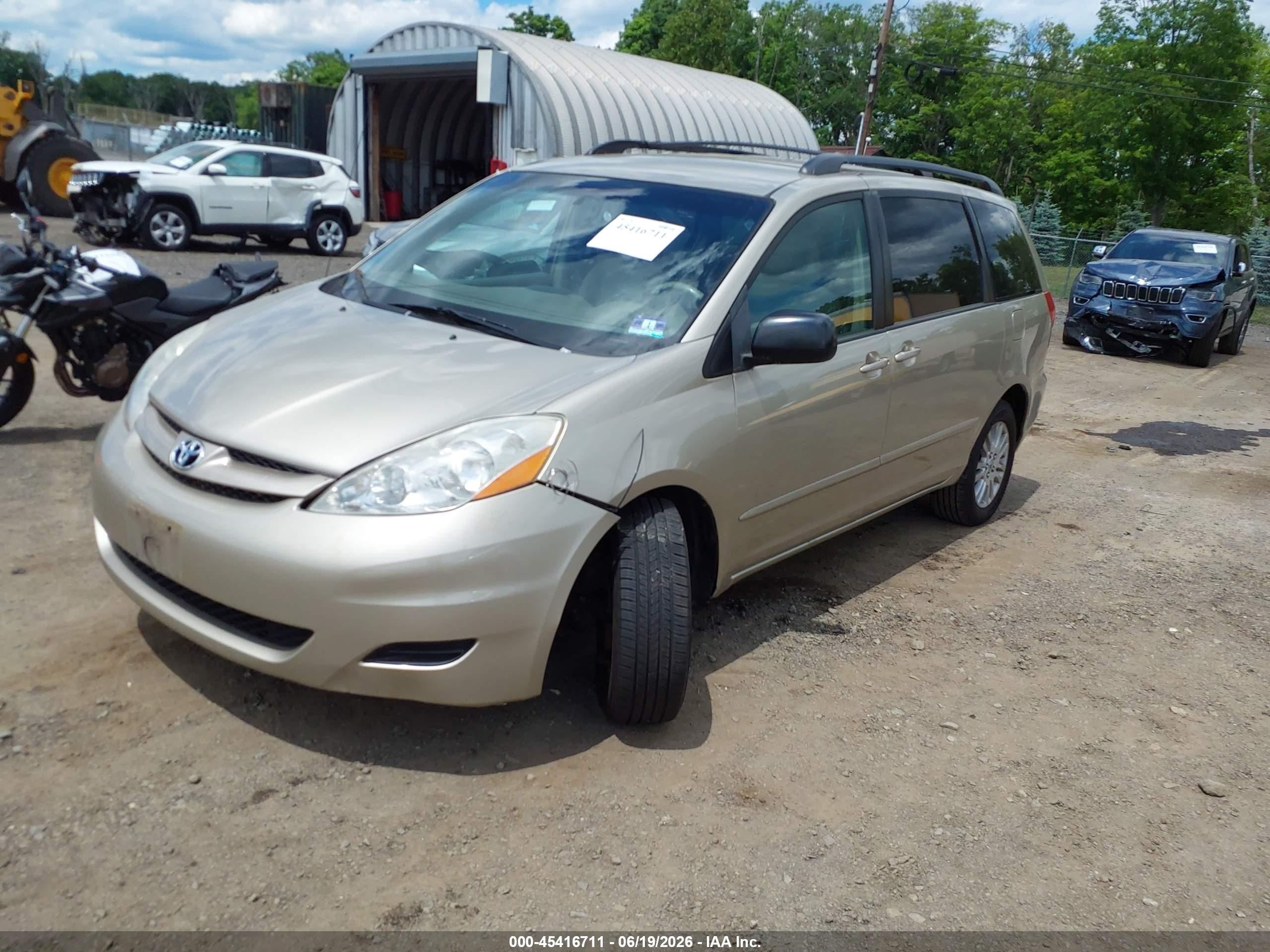 2008 Toyota Sienna Le Beige vin: 5TDBK23C88S012197