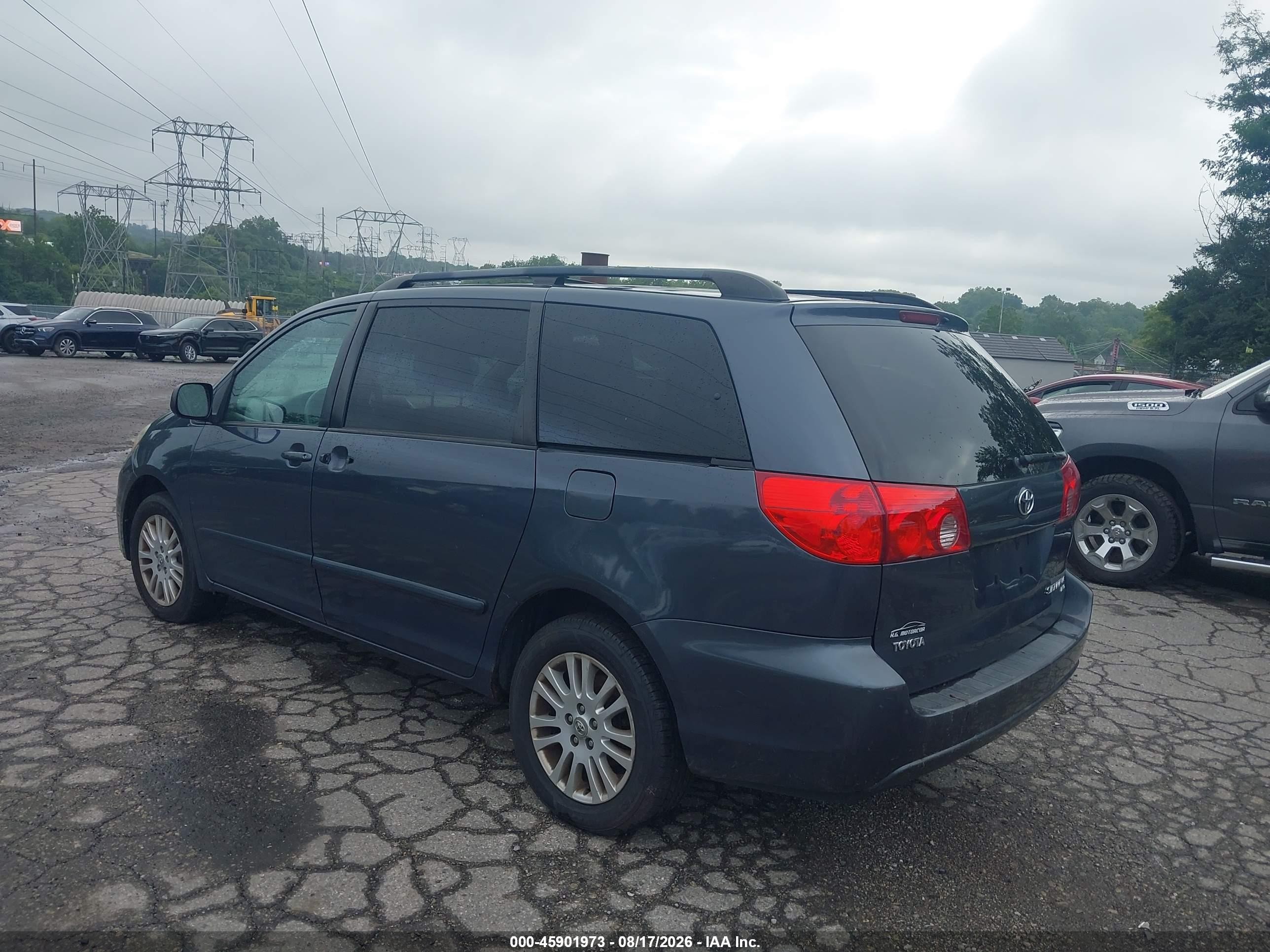 2009 Toyota Sienna Le Gray vin: 5TDBK23C89S023539
