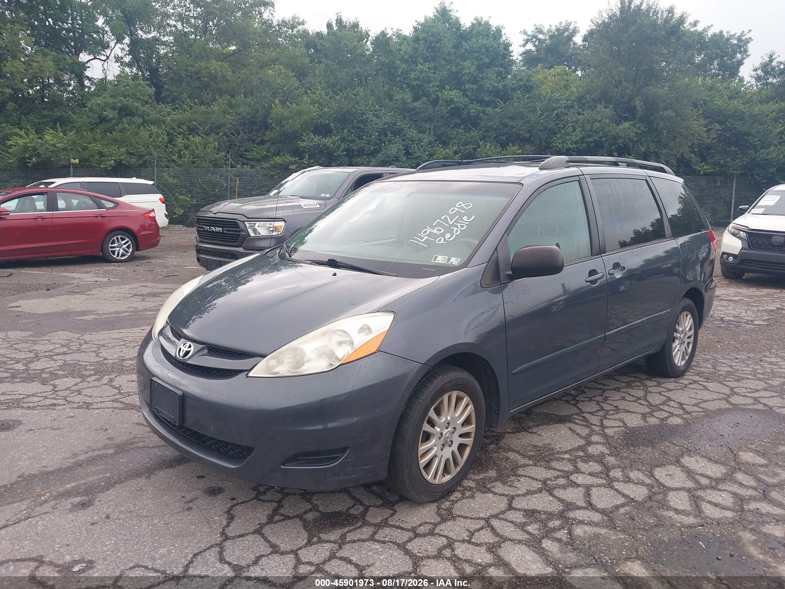 2009 Toyota Sienna Le Gray vin: 5TDBK23C89S023539