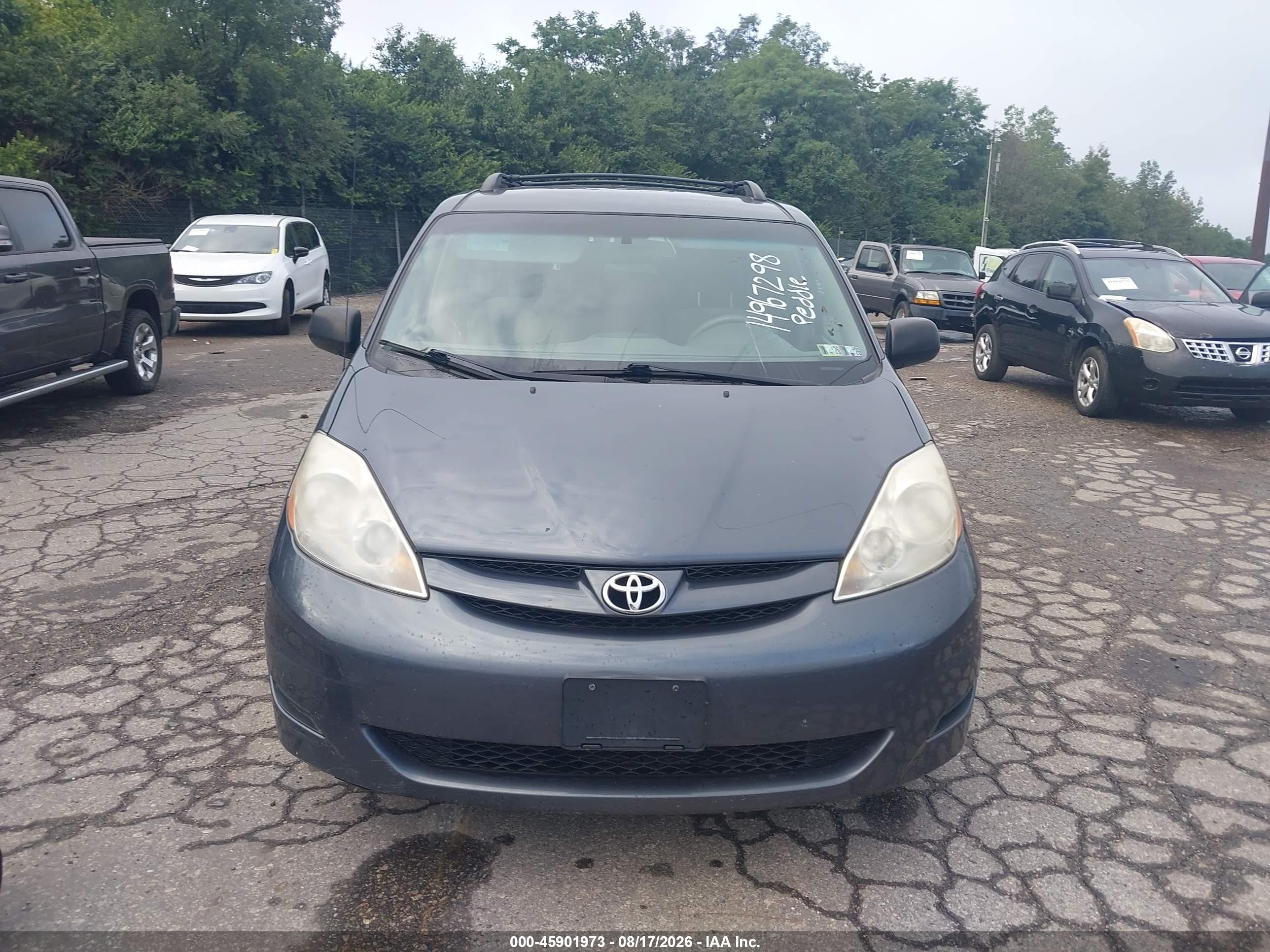 2009 Toyota Sienna Le Gray vin: 5TDBK23C89S023539