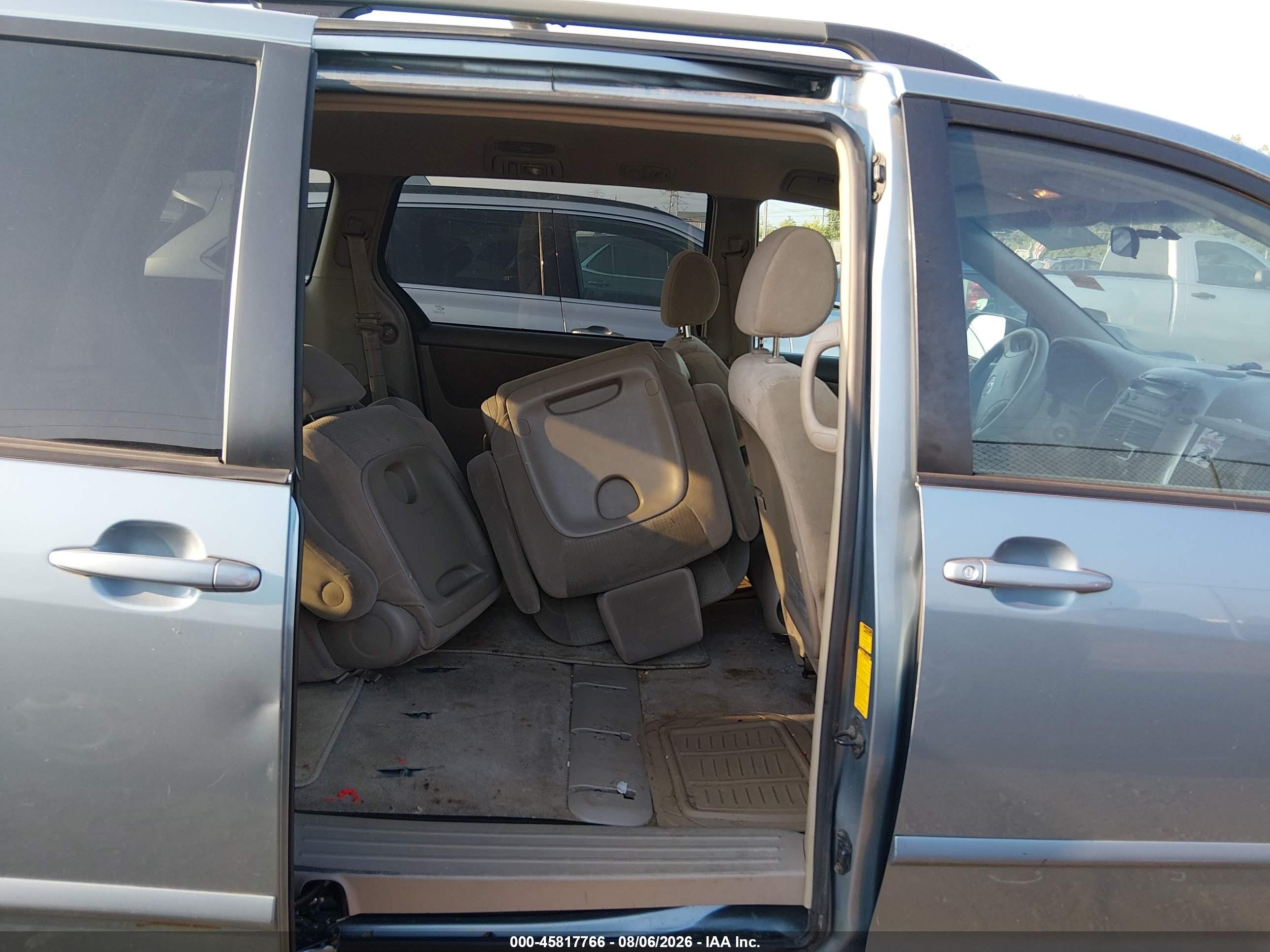 2007 Toyota Sienna Le Blue vin: 5TDBK23C97S007654