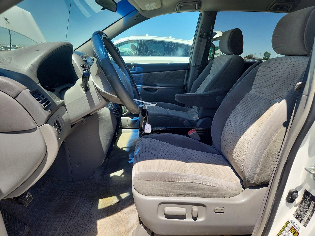 2008 Toyota Sienna Le White vin: 5TDBK23C98S012967