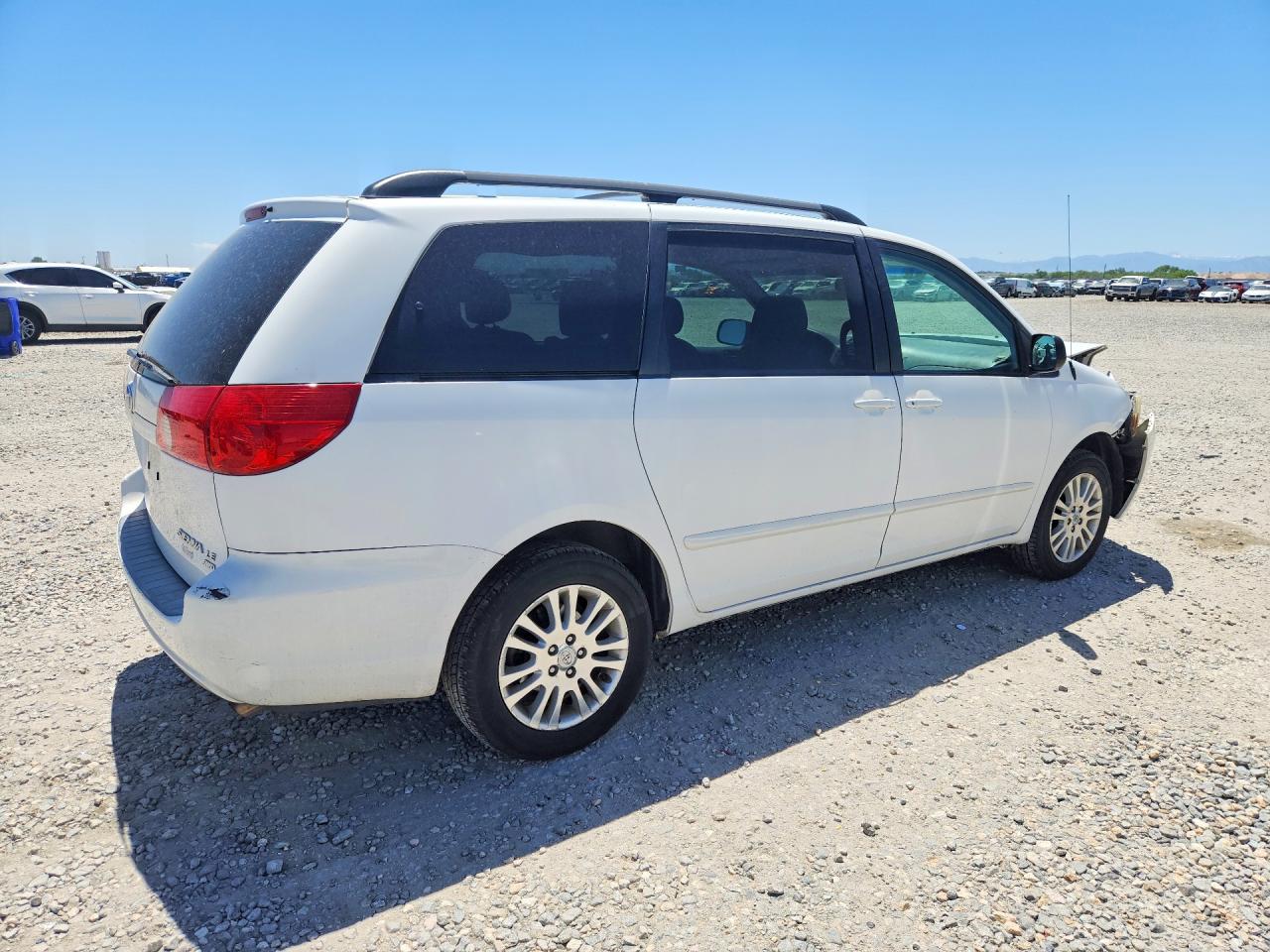 2008 Toyota Sienna Le White vin: 5TDBK23C98S012967