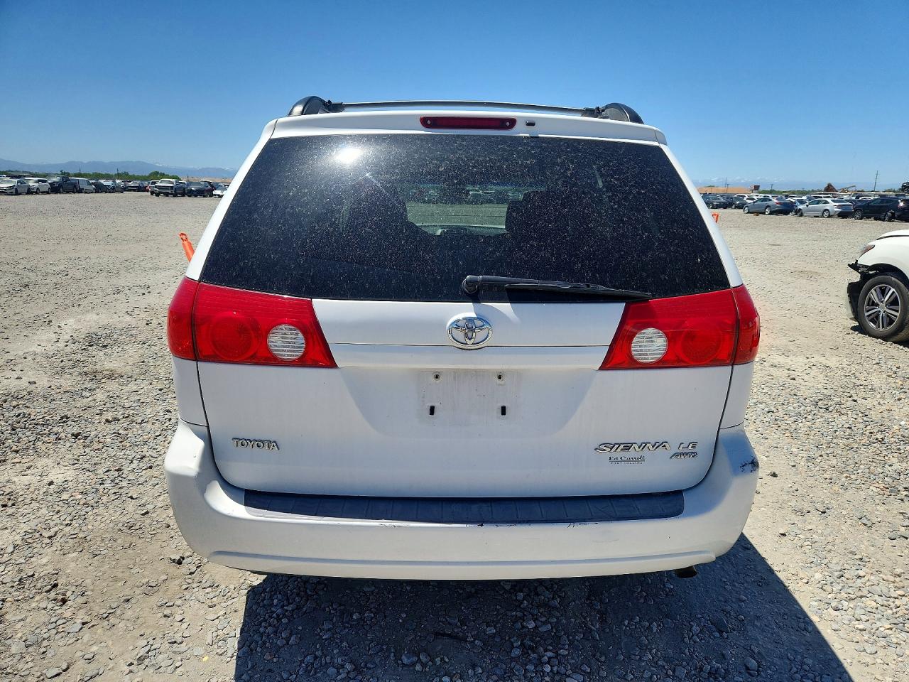 2008 Toyota Sienna Le White vin: 5TDBK23C98S012967