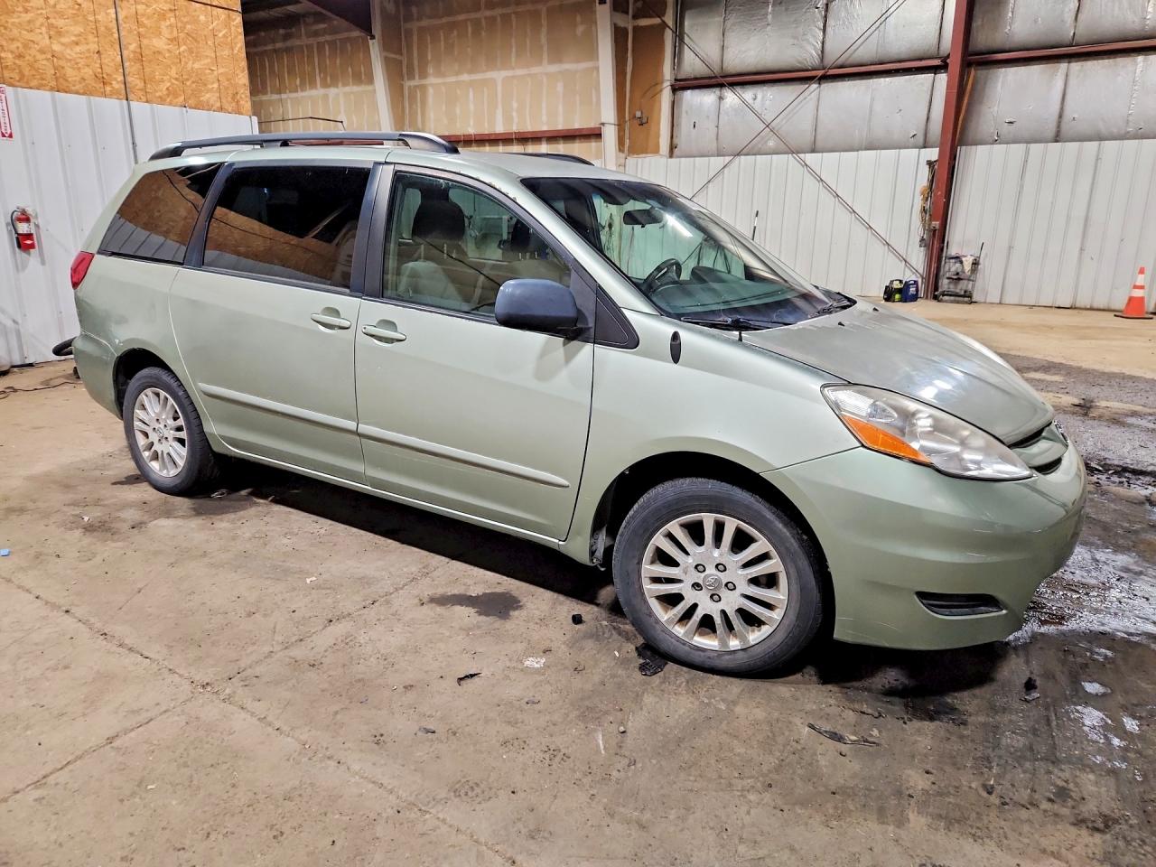2008 Toyota Sienna Le Silver vin: 5TDBK23C98S014900