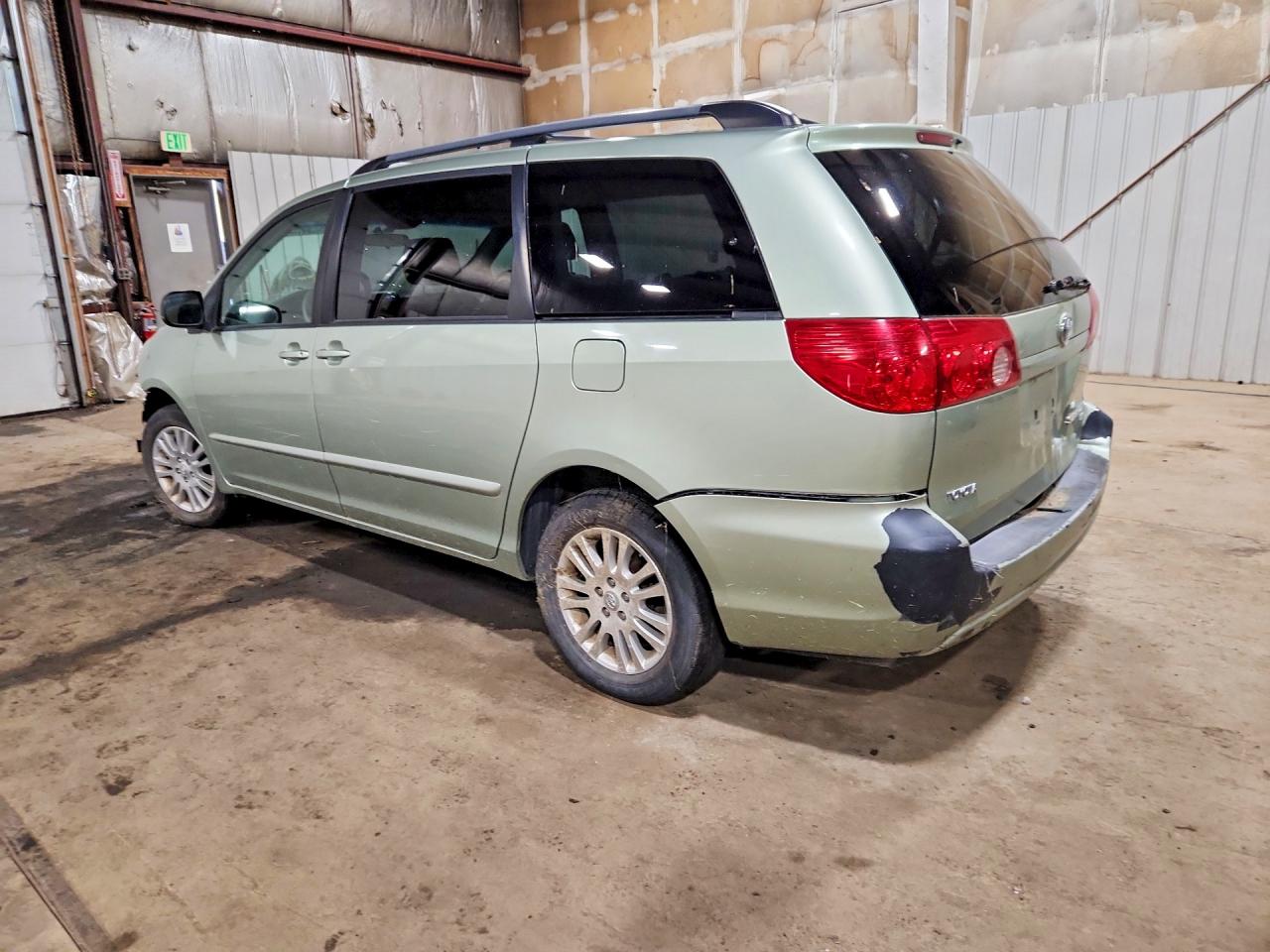 2008 Toyota Sienna Le Silver vin: 5TDBK23C98S014900