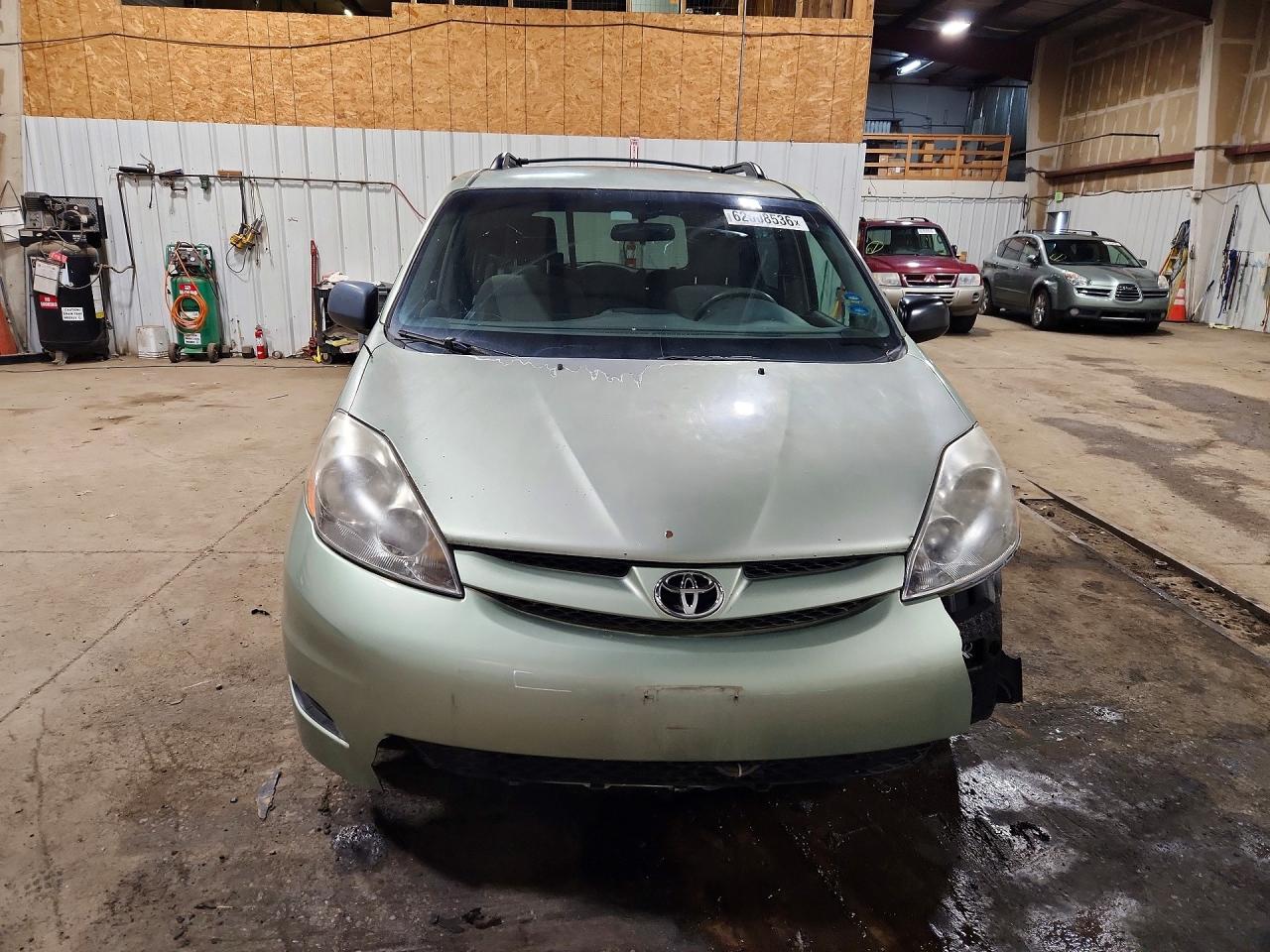 2008 Toyota Sienna Le Silver vin: 5TDBK23C98S014900