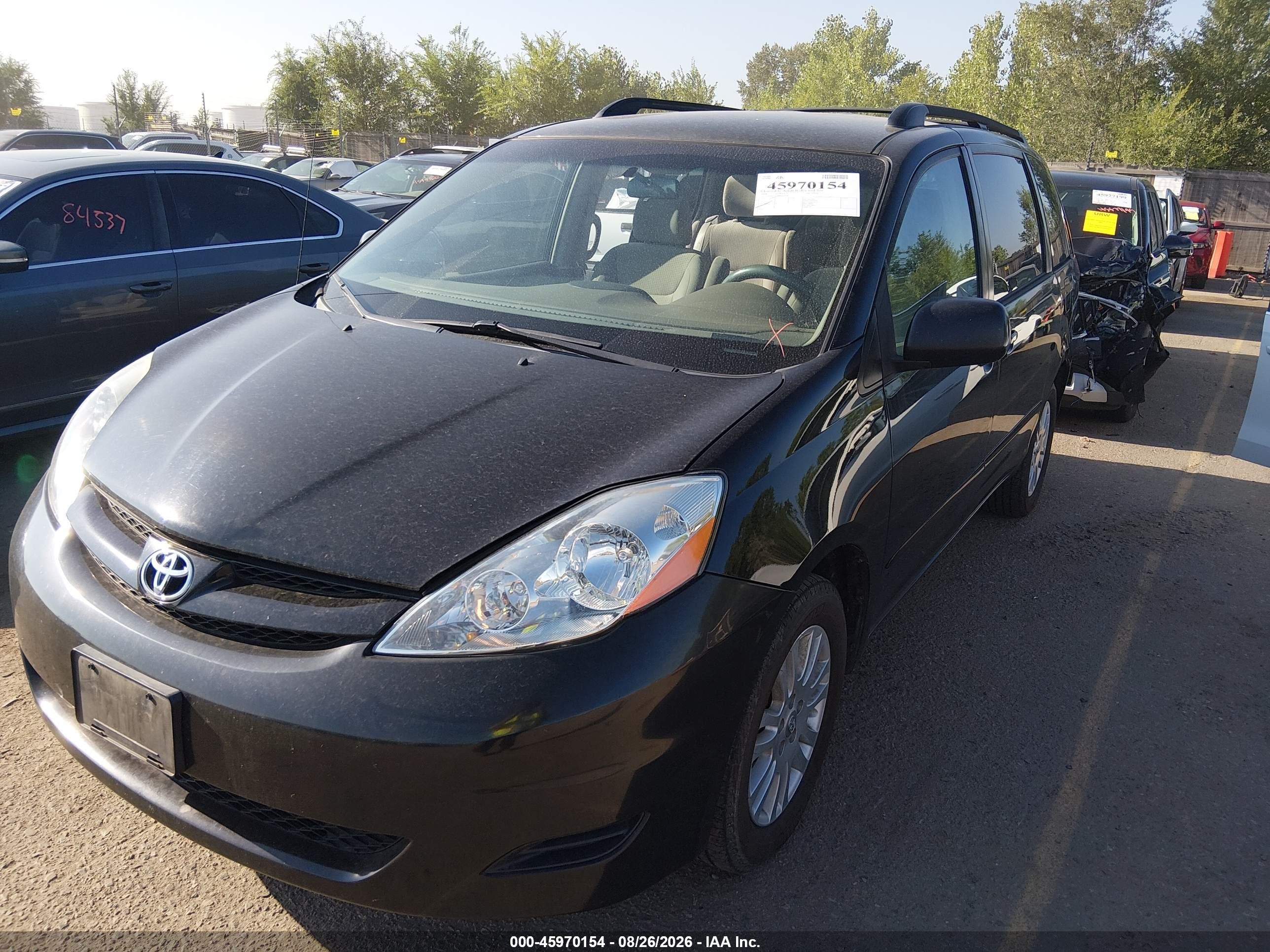 2008 Toyota Sienna Le Black vin: 5TDBK23CX8S012198