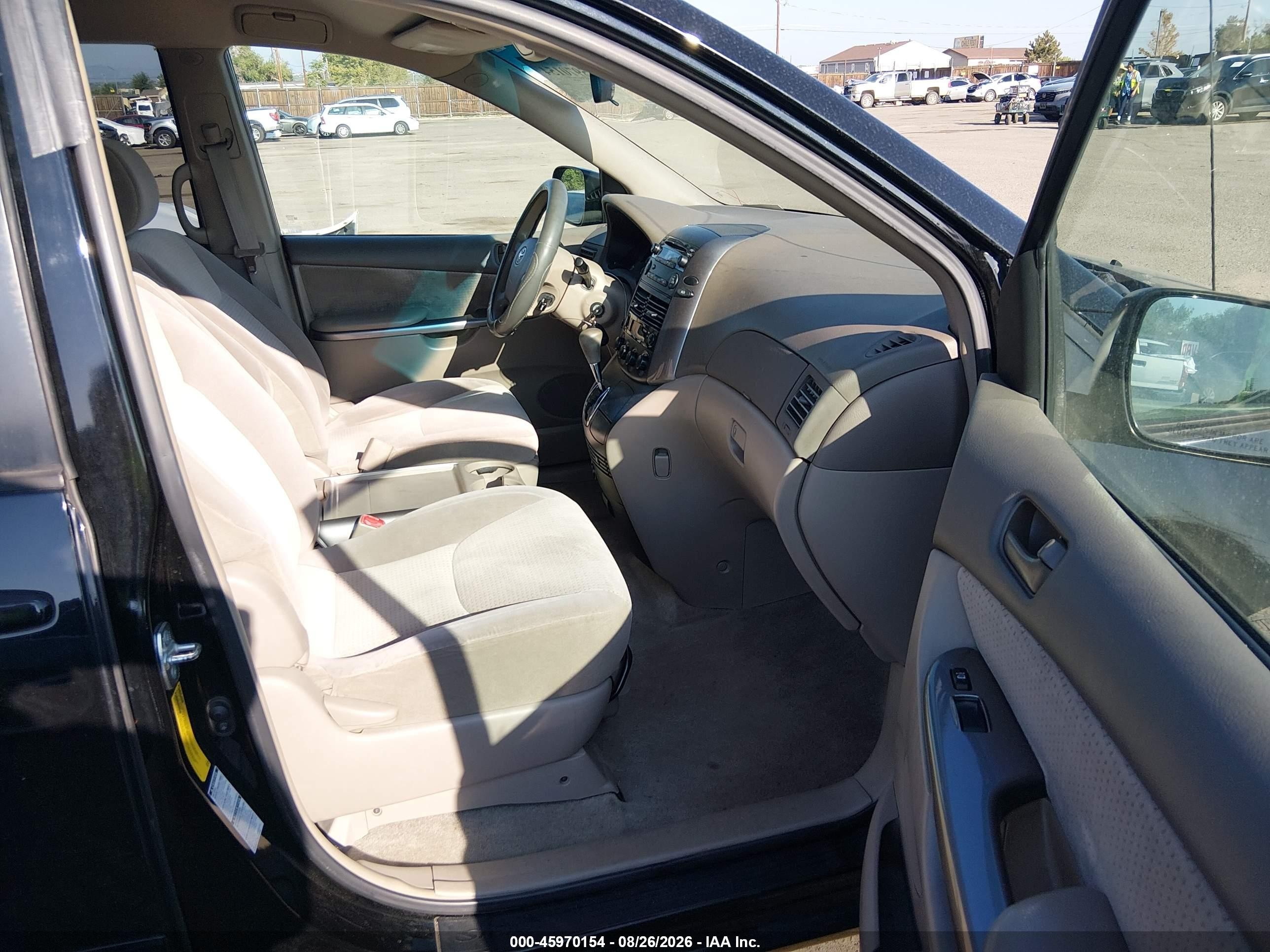 2008 Toyota Sienna Le Black vin: 5TDBK23CX8S012198