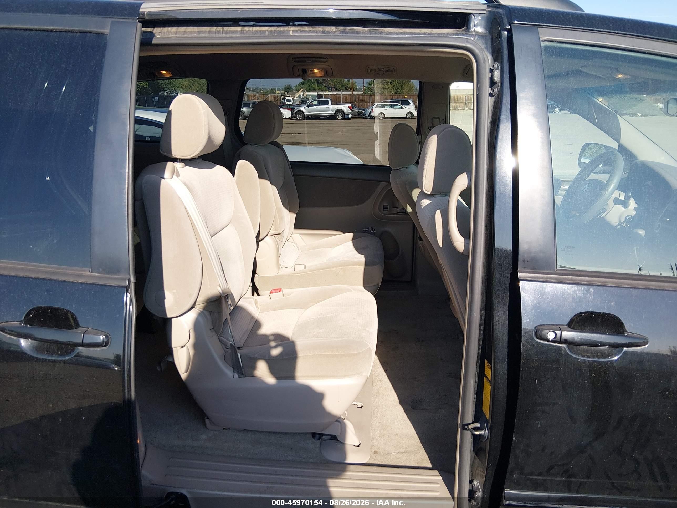 2008 Toyota Sienna Le Black vin: 5TDBK23CX8S012198