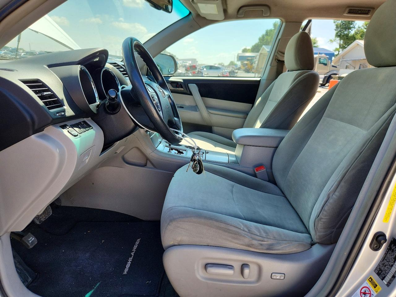 2011 Toyota Highlander Base Silver vin: 5TDBK3EH0BS044633