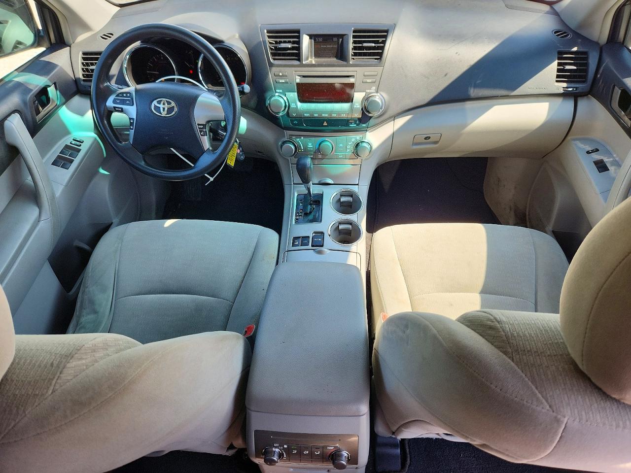 2011 Toyota Highlander Base Silver vin: 5TDBK3EH0BS044633