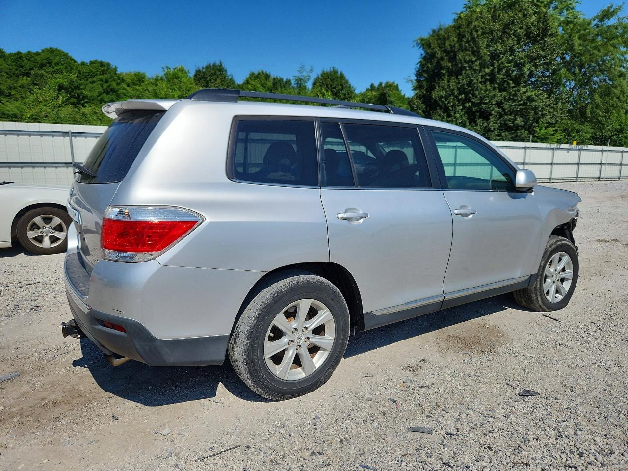 2011 Toyota Highlander Base Silver vin: 5TDBK3EH0BS044633