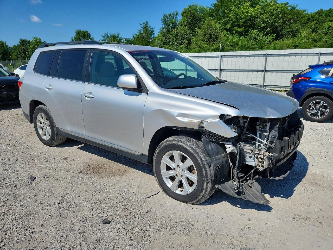 2011 Toyota Highlander Base Silver vin: 5TDBK3EH0BS044633
