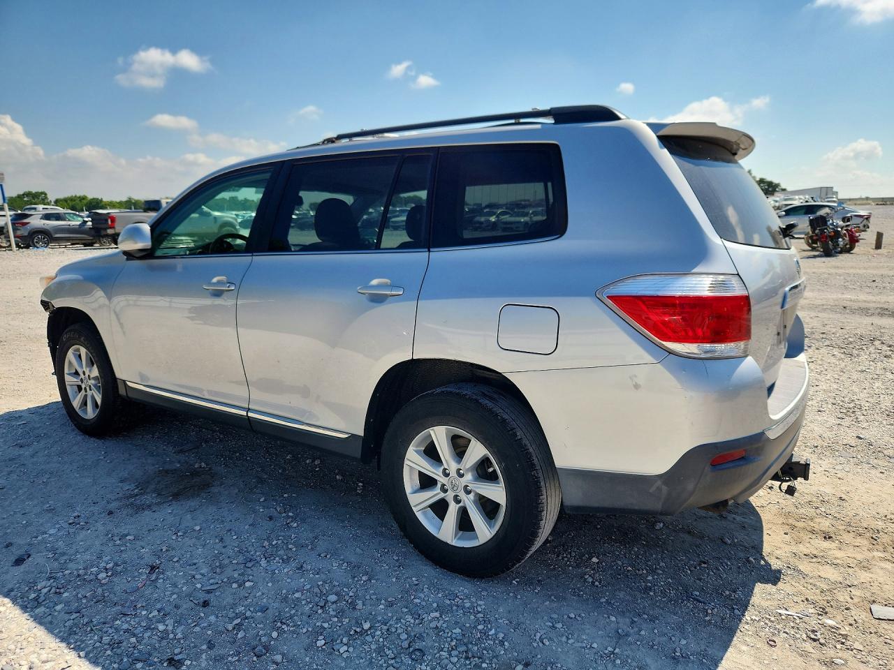 2011 Toyota Highlander Base Silver vin: 5TDBK3EH0BS044633