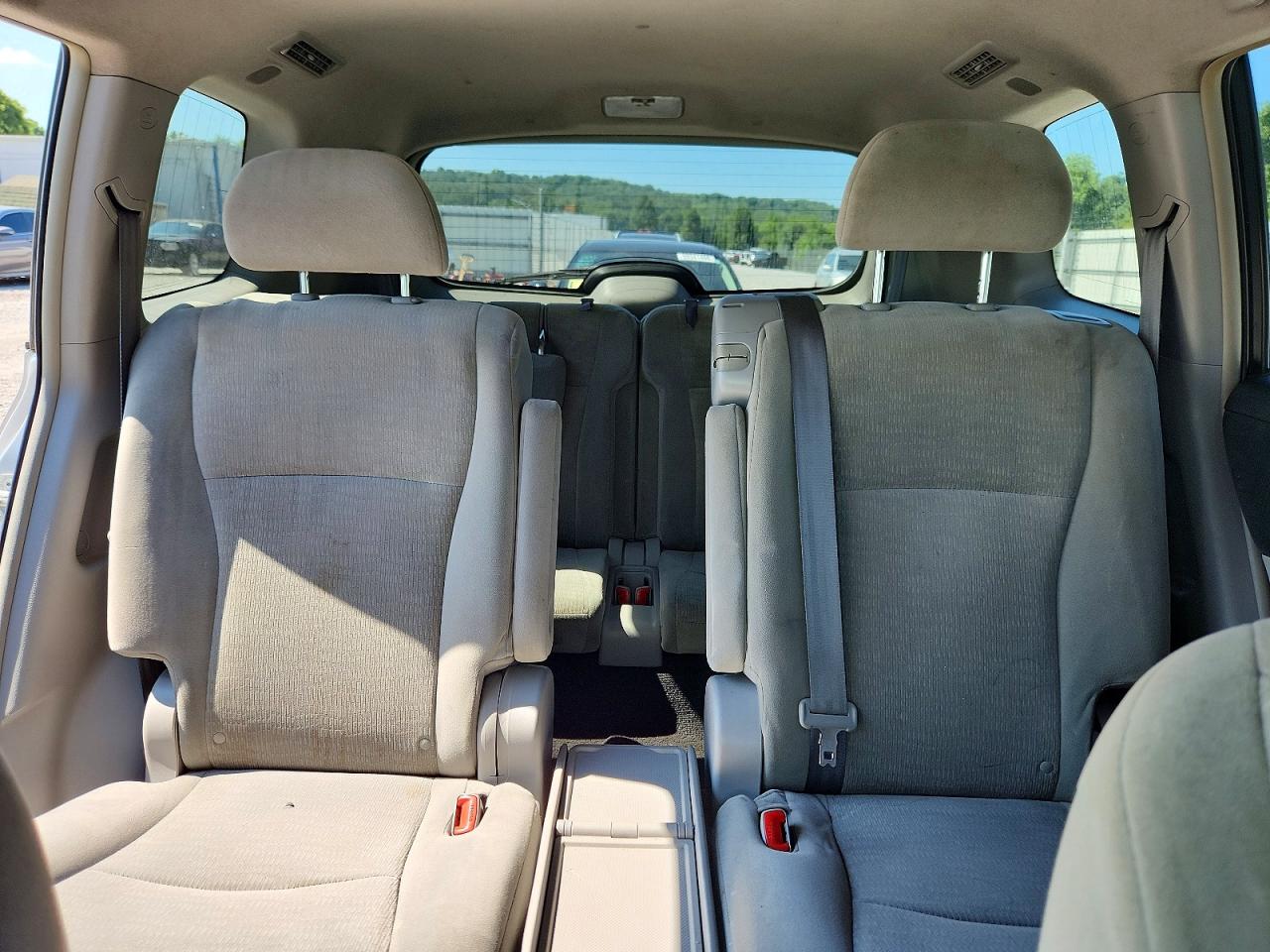 2011 Toyota Highlander Base Silver vin: 5TDBK3EH0BS044633
