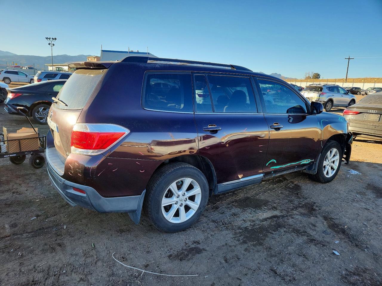 2011 Toyota Highlander Base Maroon vin: 5TDBK3EH0BS085182