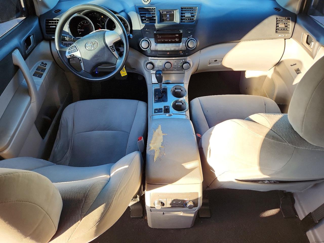 2011 Toyota Highlander Base Maroon vin: 5TDBK3EH0BS085182
