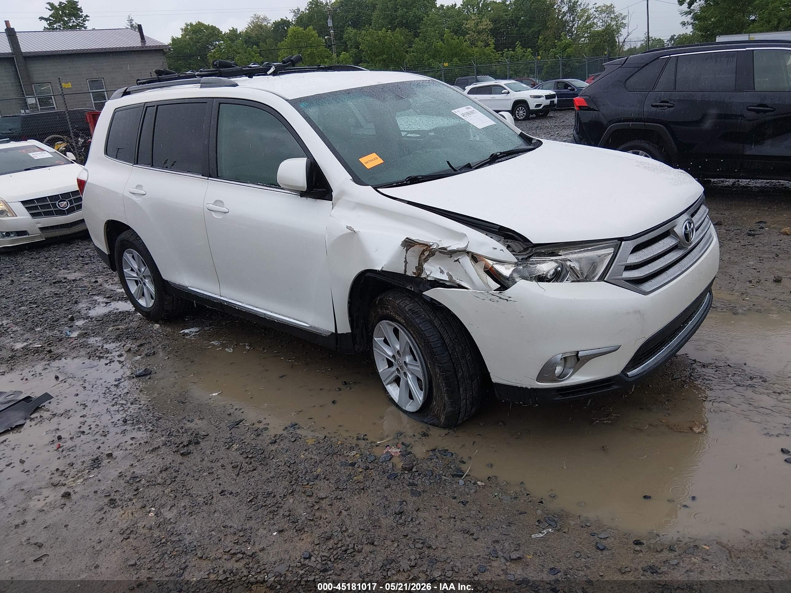 2012 Toyota Highlander Base V6 White vin: 5TDBK3EH0CS095275