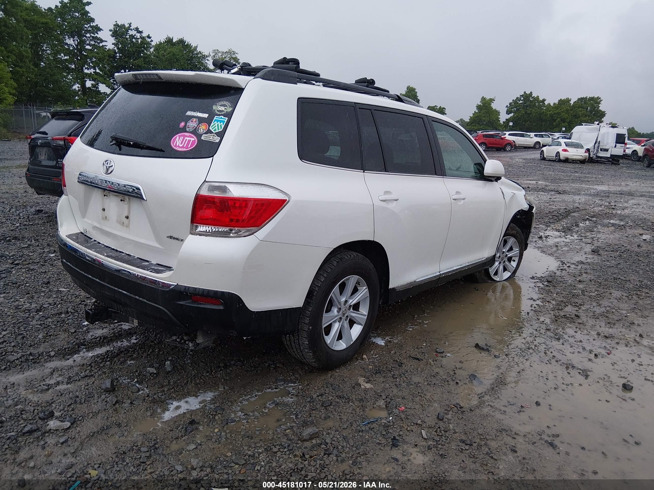 2012 Toyota Highlander Base V6 White vin: 5TDBK3EH0CS095275