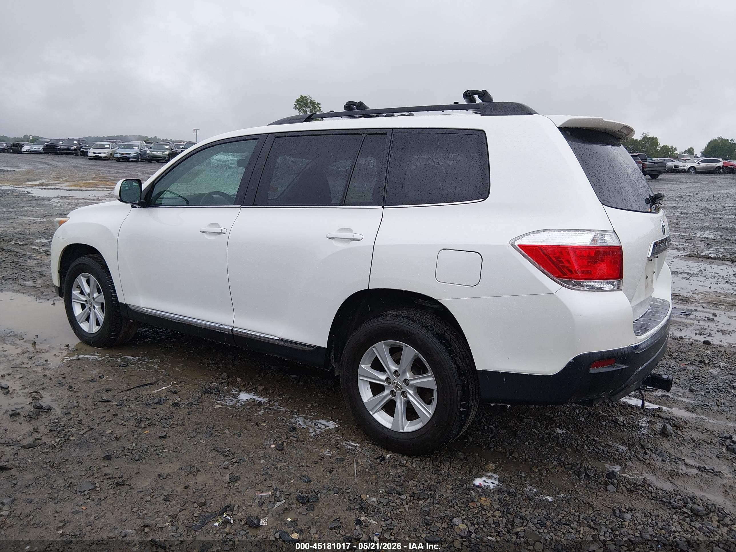 2012 Toyota Highlander Base V6 White vin: 5TDBK3EH0CS095275