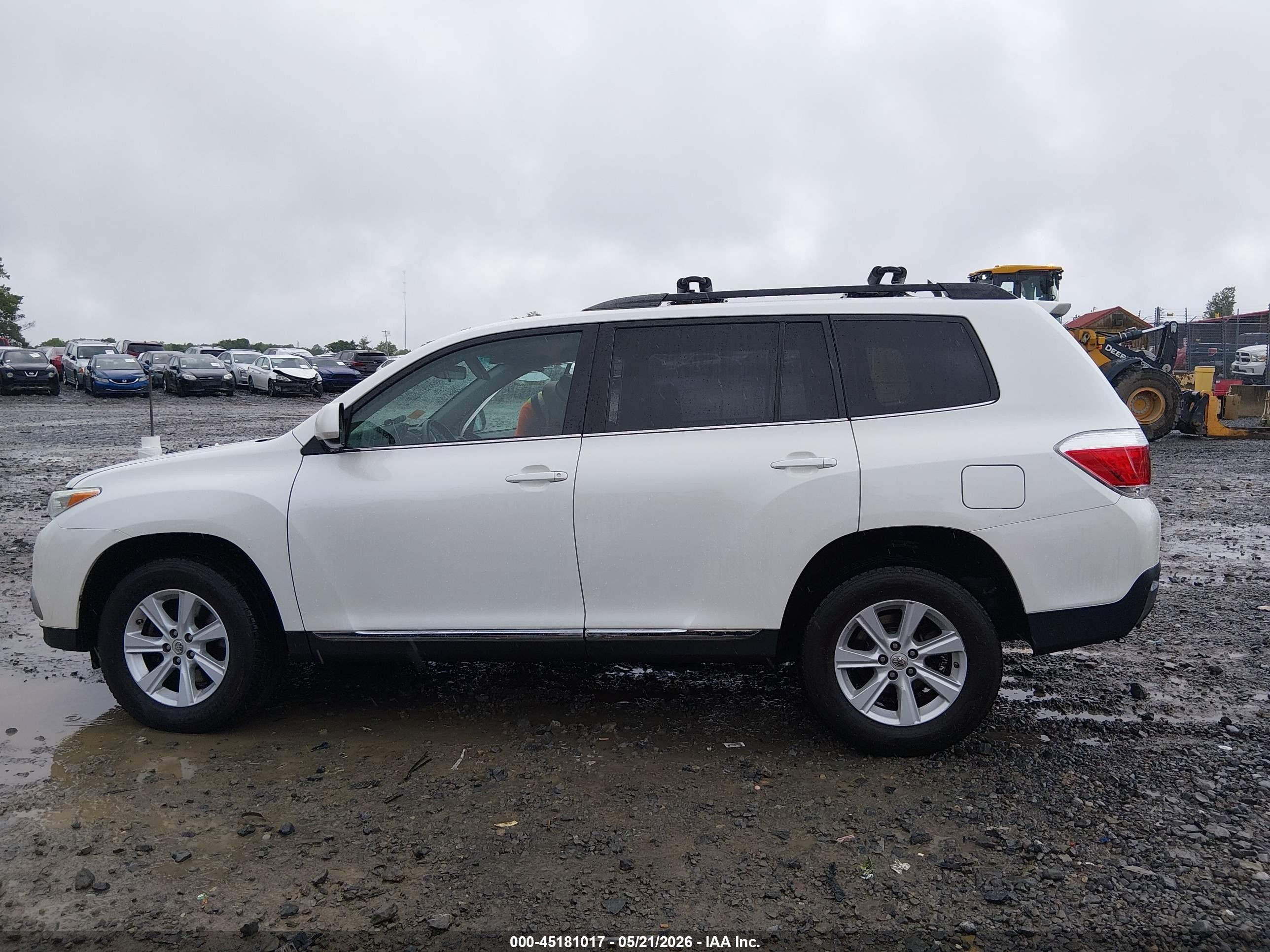 2012 Toyota Highlander Base V6 White vin: 5TDBK3EH0CS095275