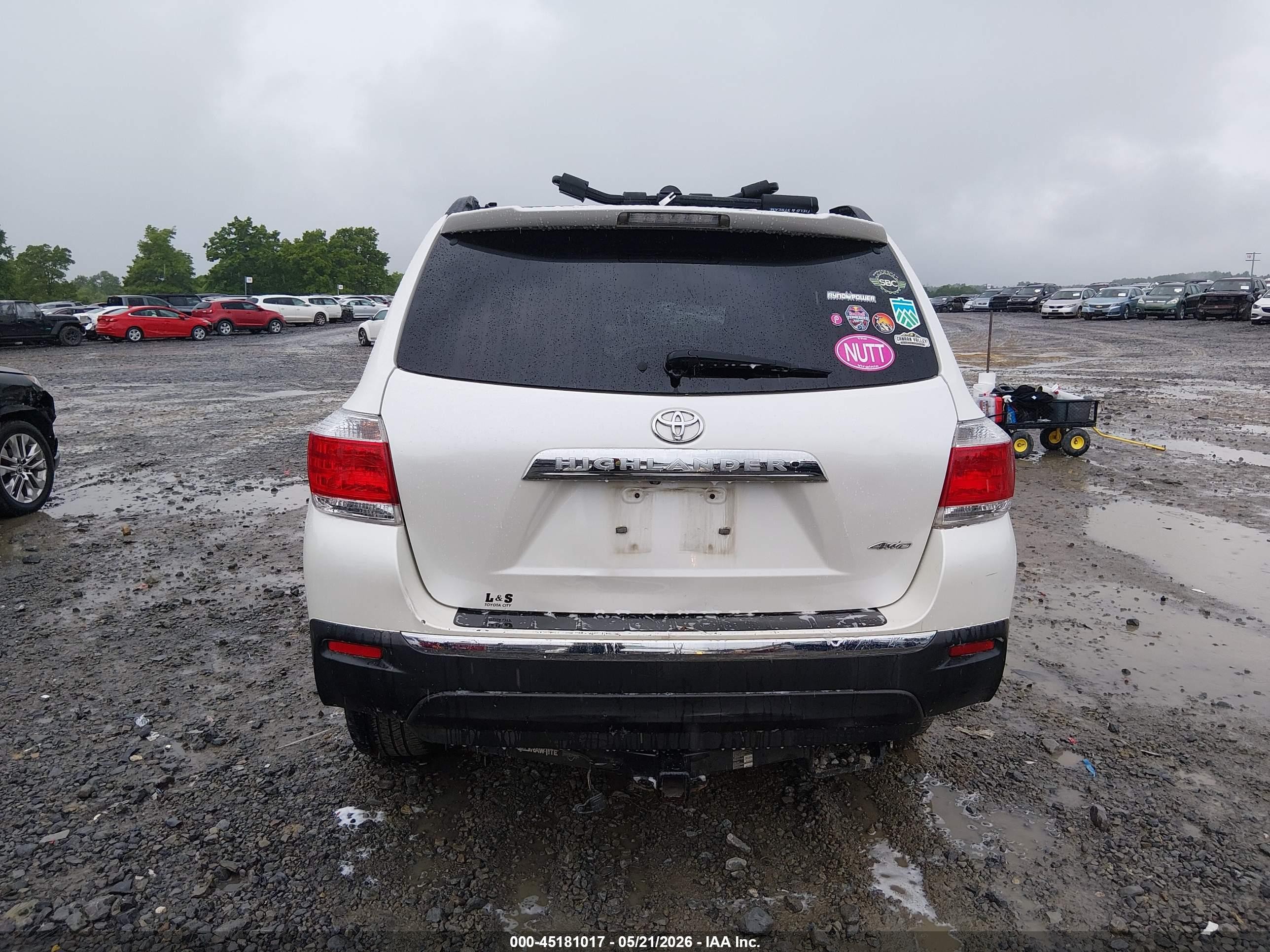 2012 Toyota Highlander Base V6 White vin: 5TDBK3EH0CS095275