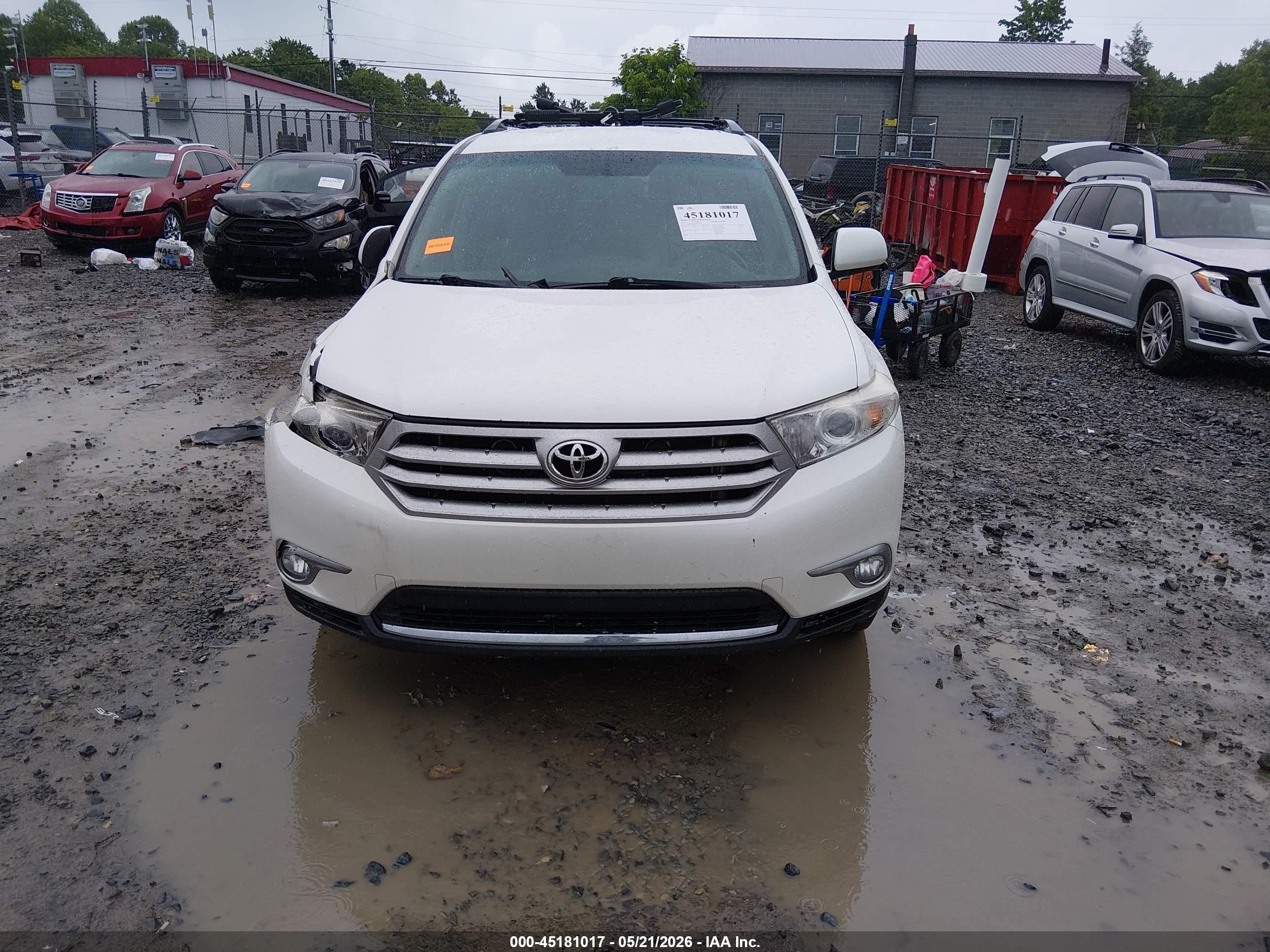 2012 Toyota Highlander Base V6 White vin: 5TDBK3EH0CS095275