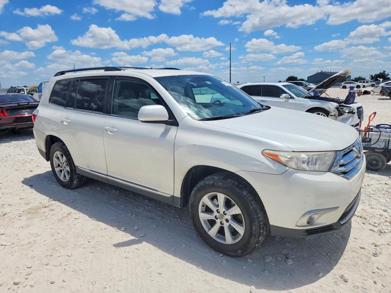 2012 Toyota Highlander Base White vin: 5TDBK3EH0CS107926