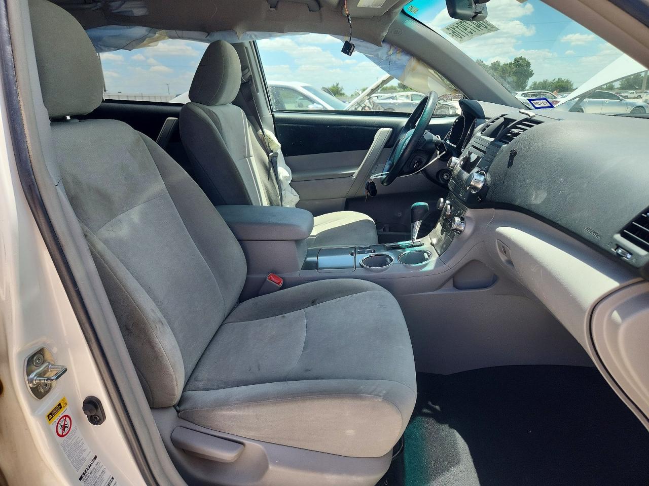2012 Toyota Highlander Base White vin: 5TDBK3EH0CS107926