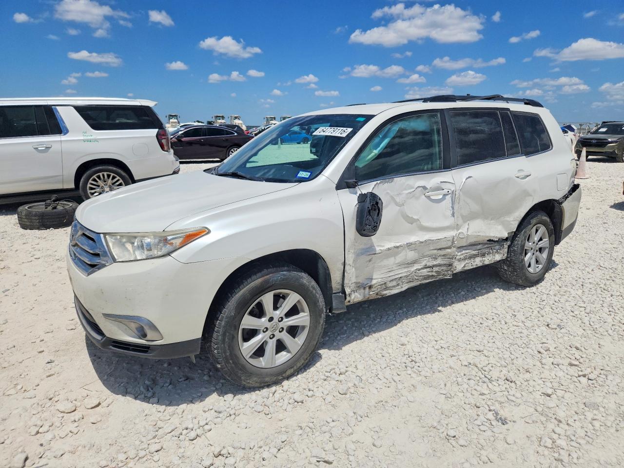 2012 Toyota Highlander Base White vin: 5TDBK3EH0CS107926