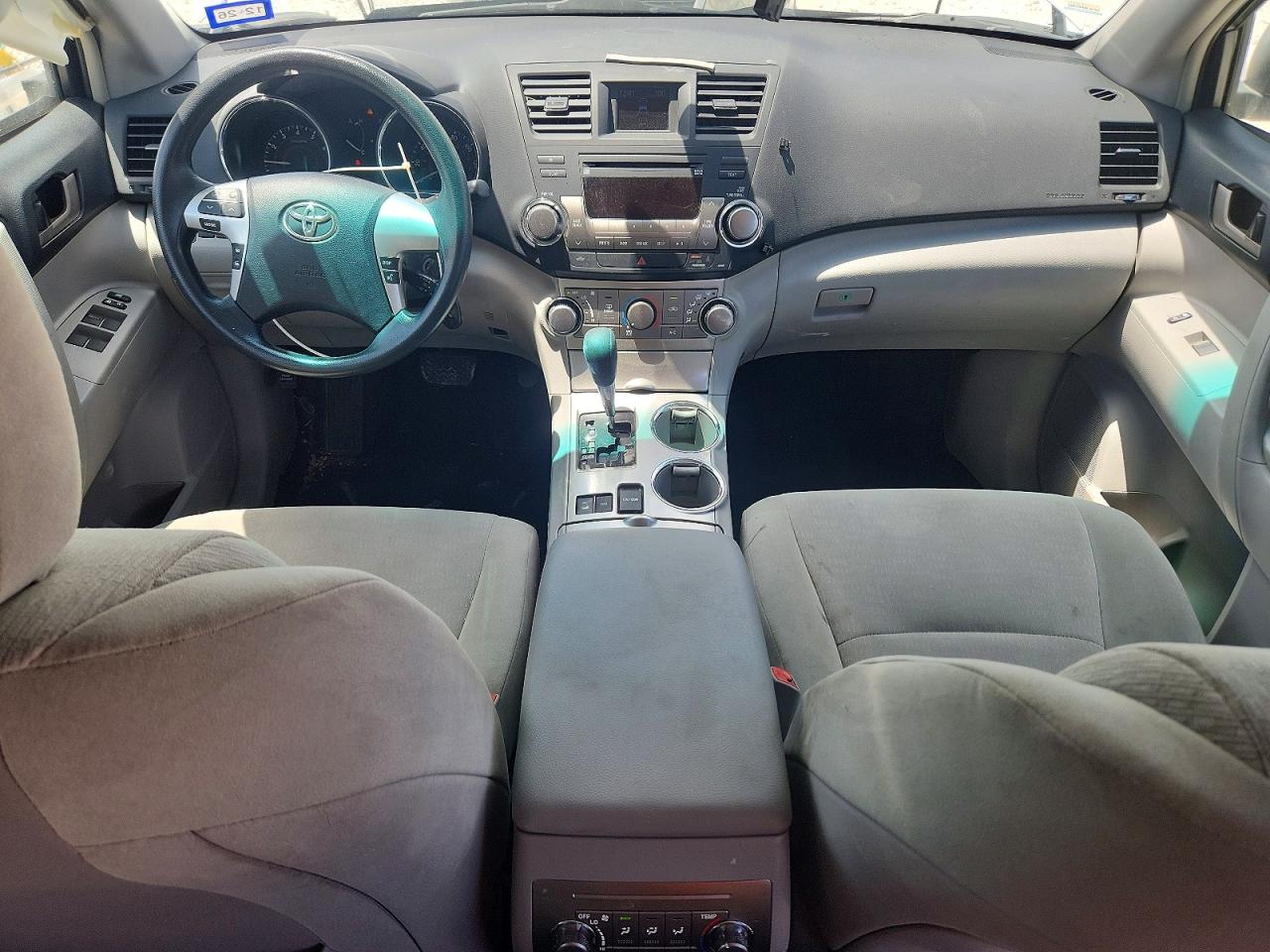 2012 Toyota Highlander Base White vin: 5TDBK3EH0CS107926